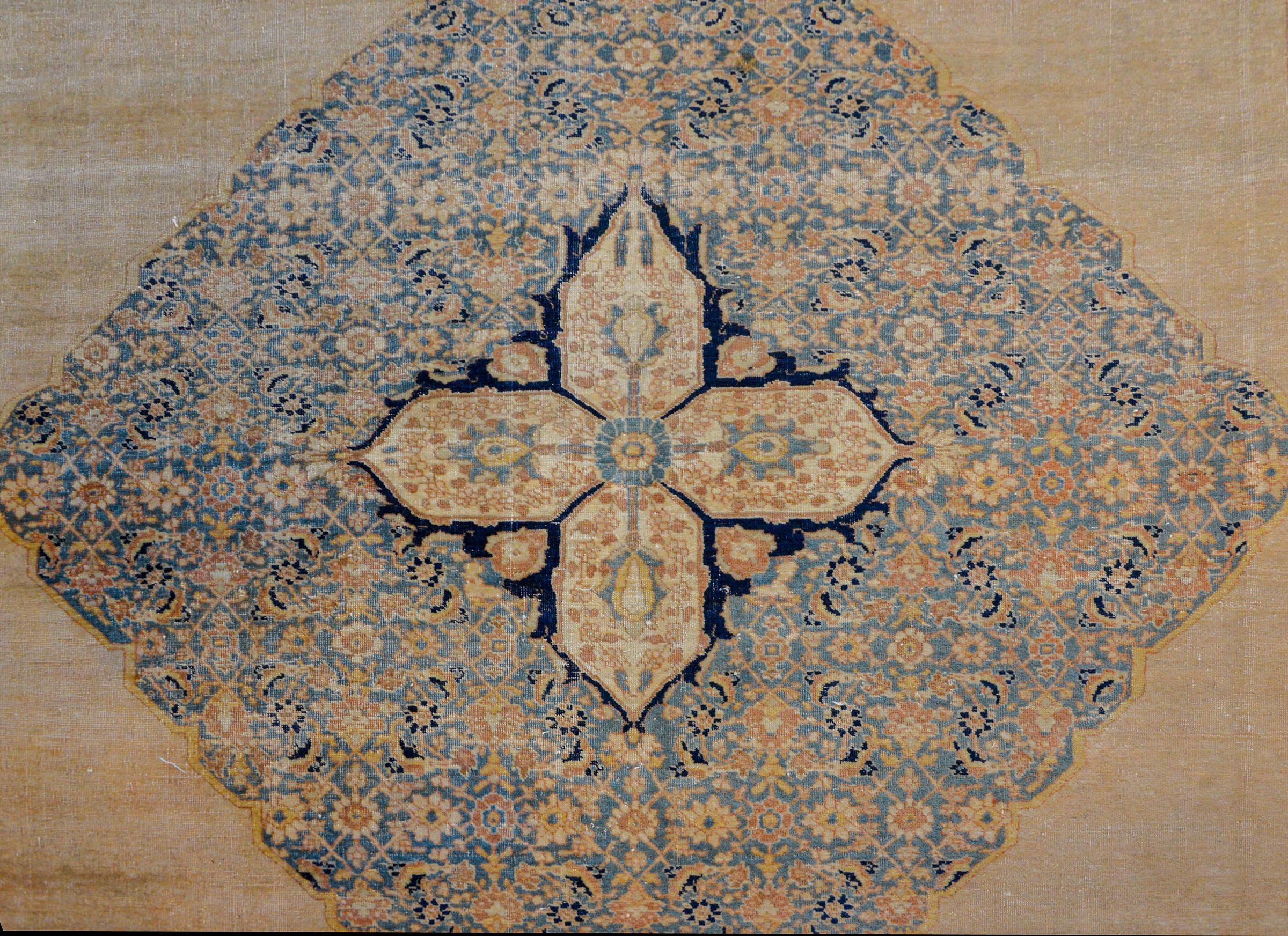 Unglaublicher Hadji Jalili-Tabriz-Teppich aus dem frühen 20. Jahrhundert im Zustand „Gut“ im Angebot in Chicago, IL