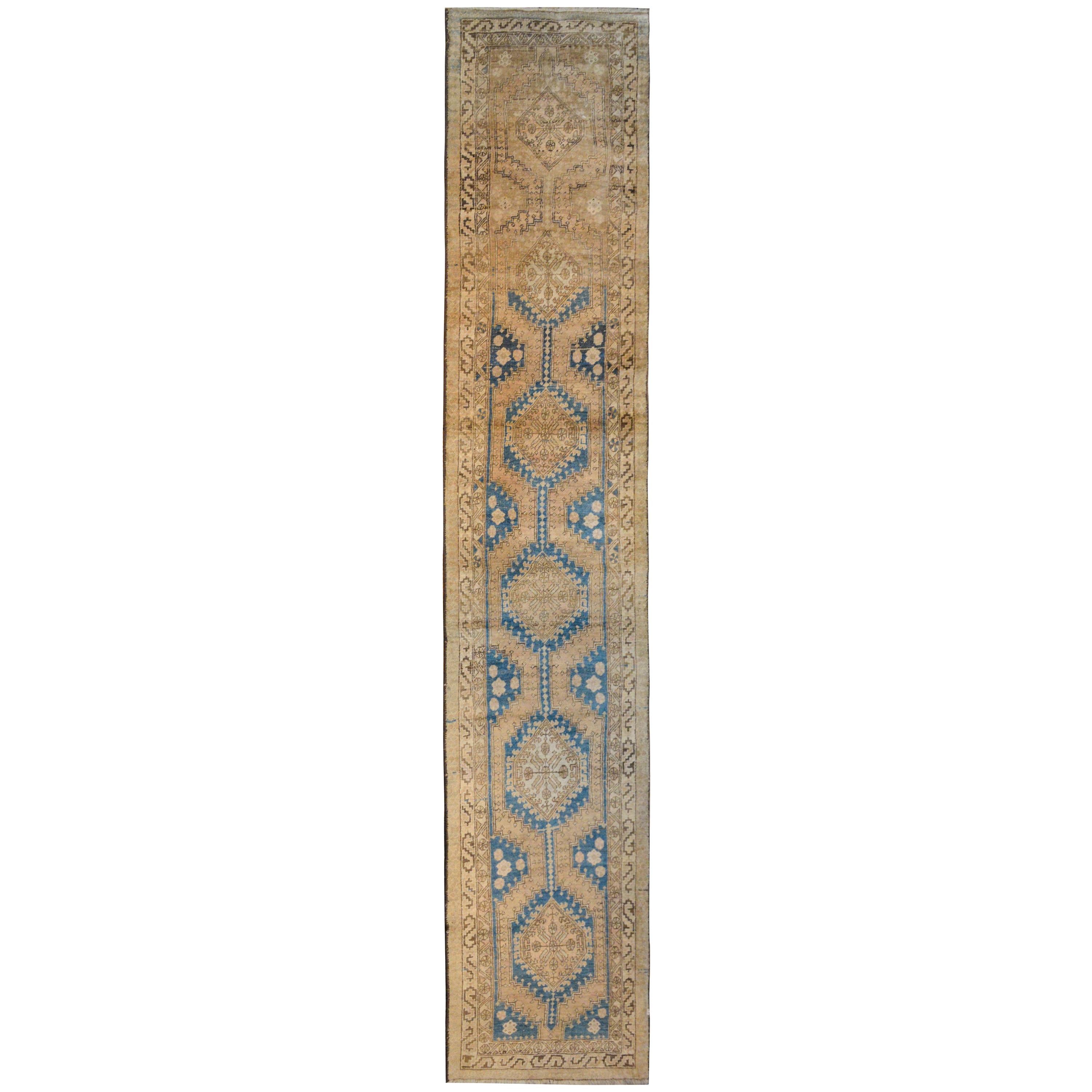 Incroyable tapis de couloir persan NW du début du 20e siècle en vente