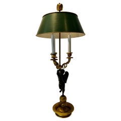 Incroyable lampe de table Bouillotte Empire en bronze doré avec ange et cygnes