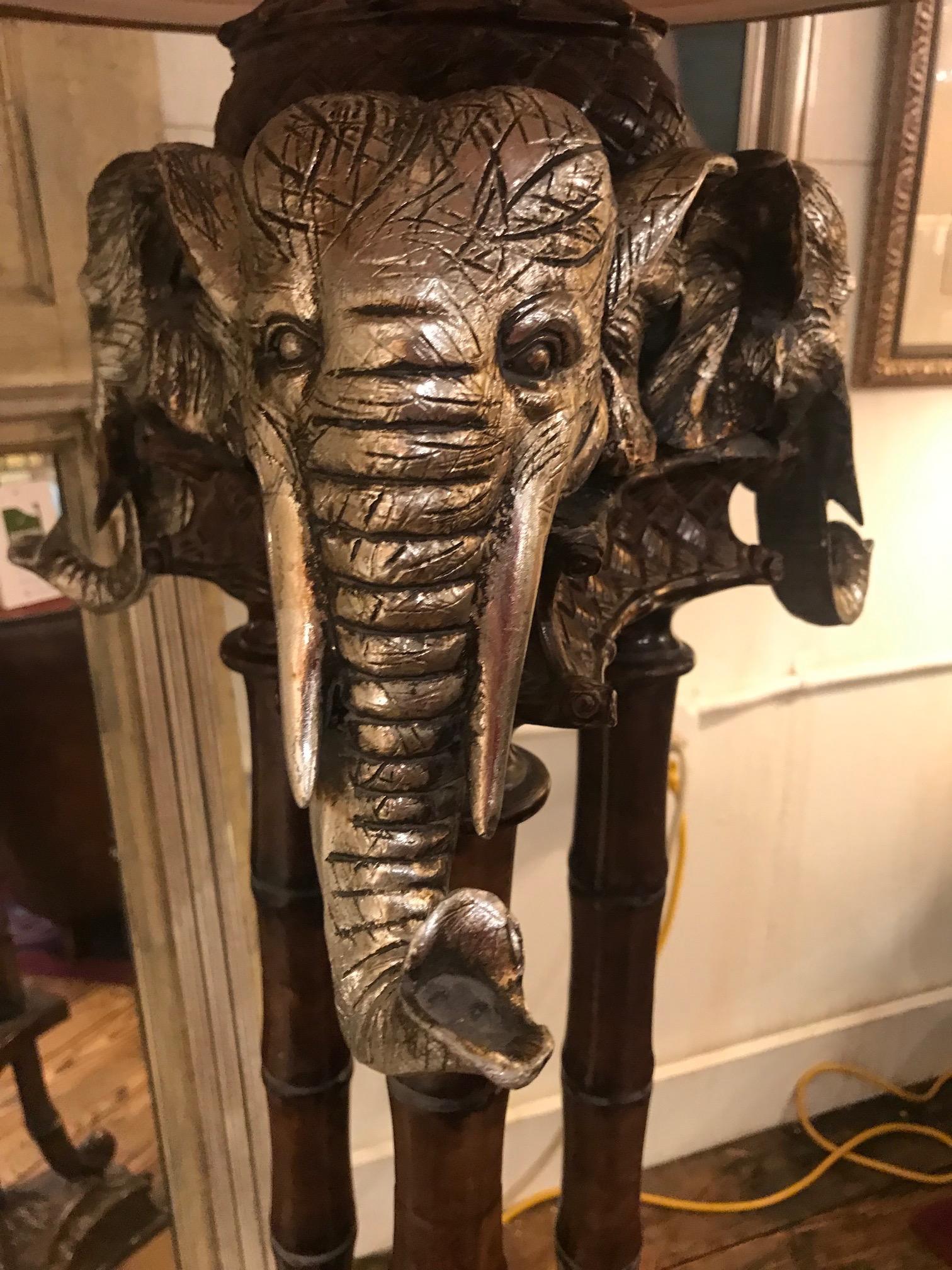 Maitland Smith: Unglaubliche Stehlampe mit Elefantenmotiv aus Kunstbambus  im Zustand „Gut“ im Angebot in Hopewell, NJ