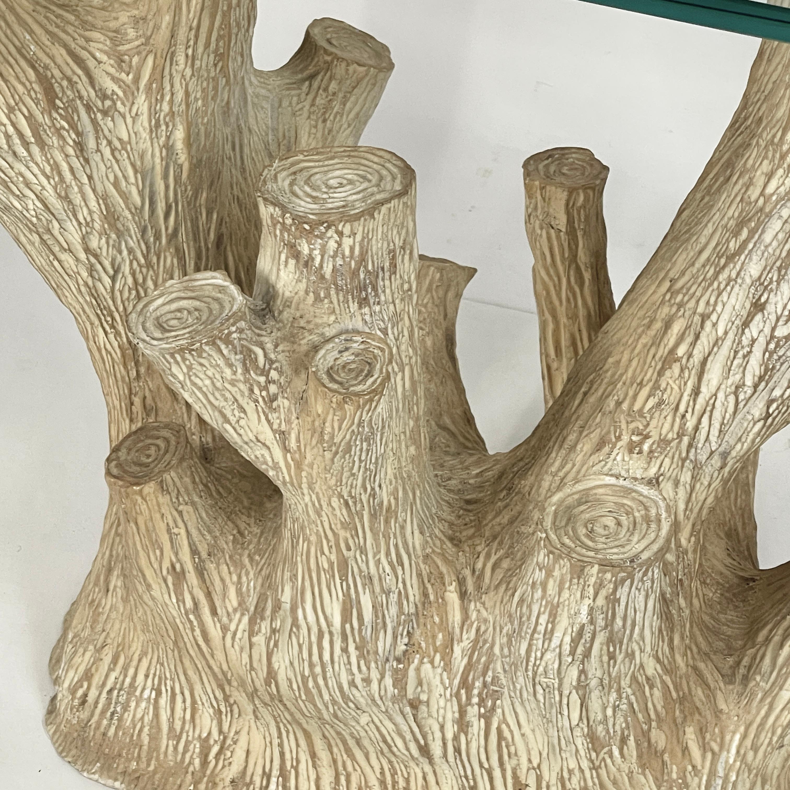 Unglaubliche organische moderne Baumkonsole mit Glasauflage aus Faux Bois, Faux Bois (Geformt) im Angebot