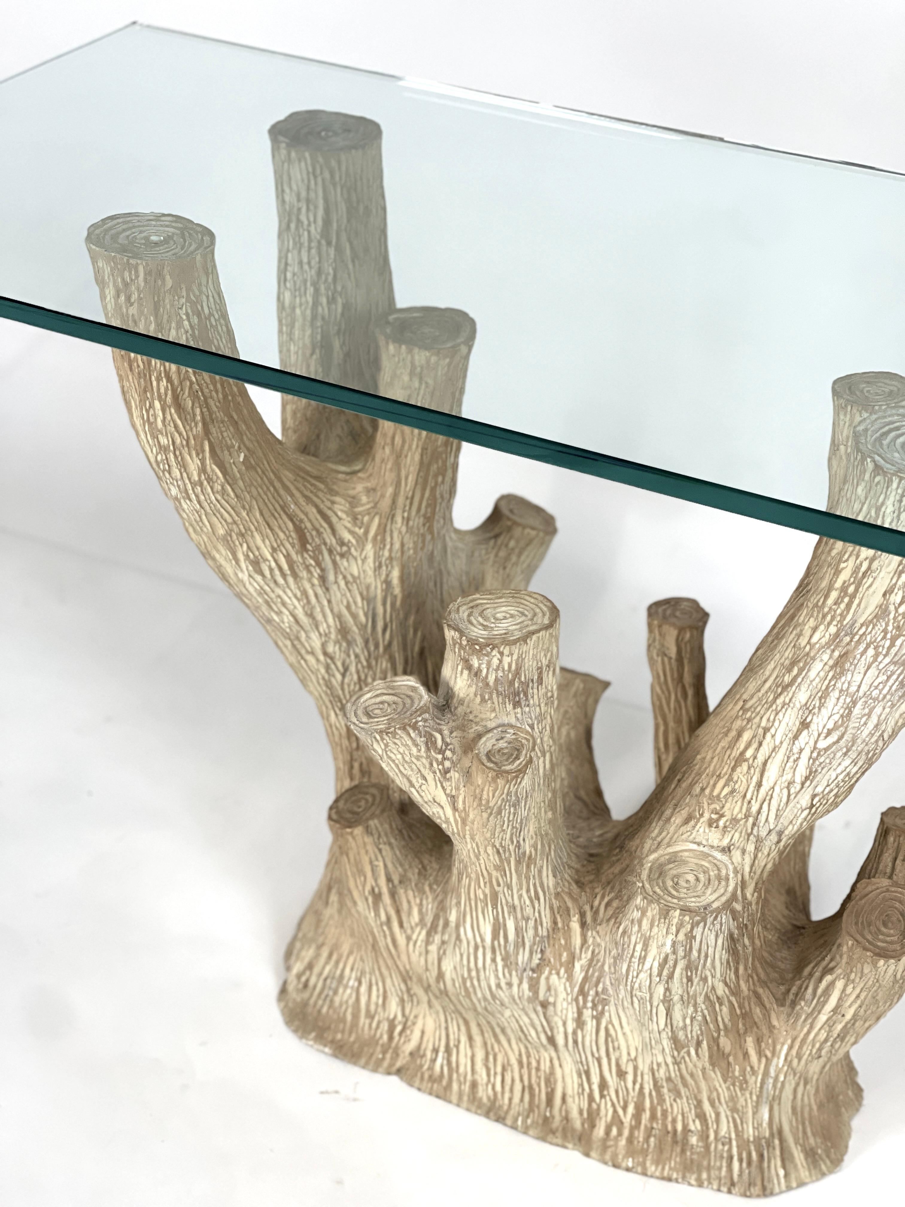 Unglaubliche organische moderne Baumkonsole mit Glasauflage aus Faux Bois, Faux Bois im Zustand „Gut“ im Angebot in Hudson, NY