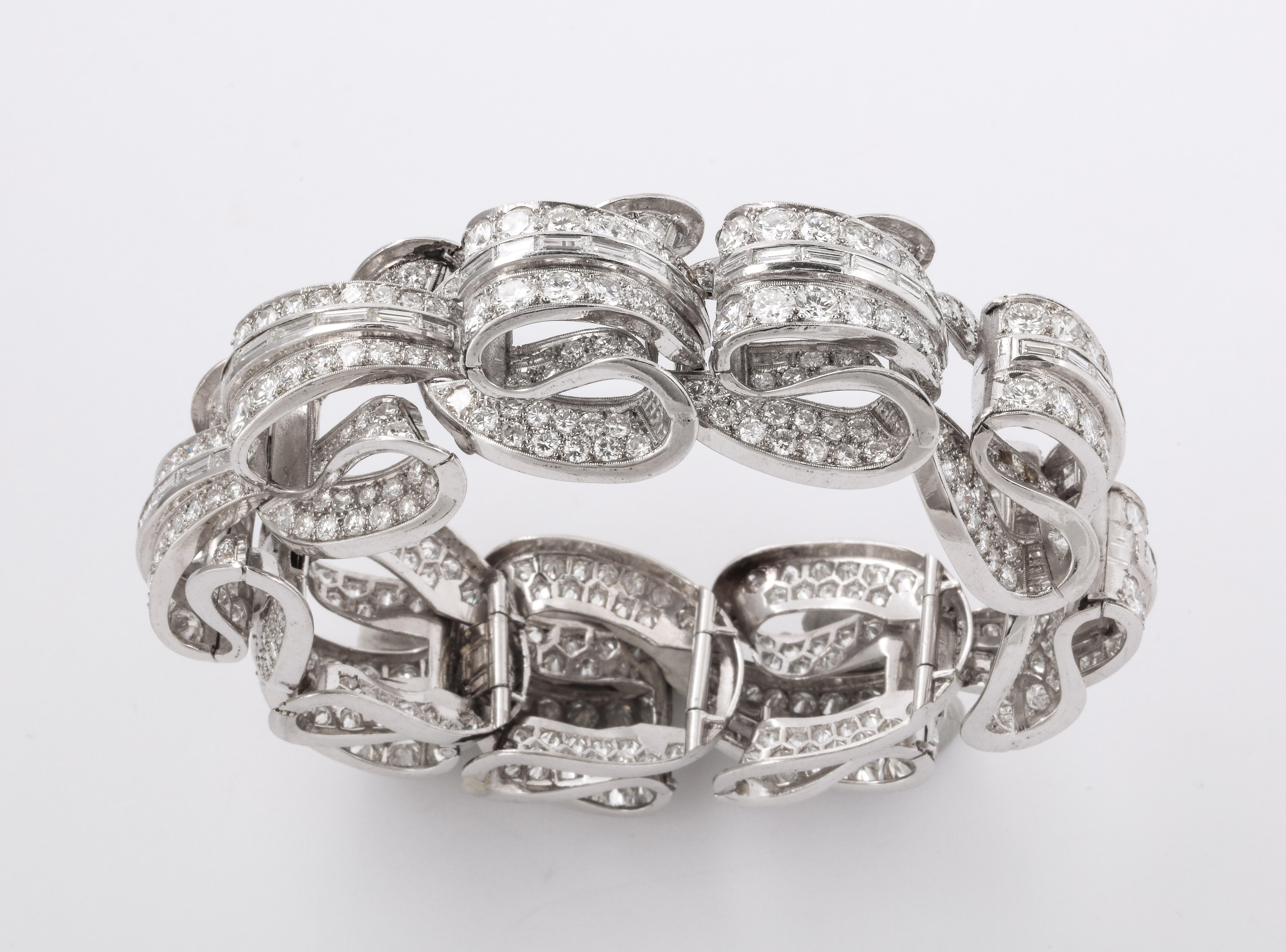 Unglaubliches geometrisches Art Deco Diamantarmband (Rundschliff) im Angebot