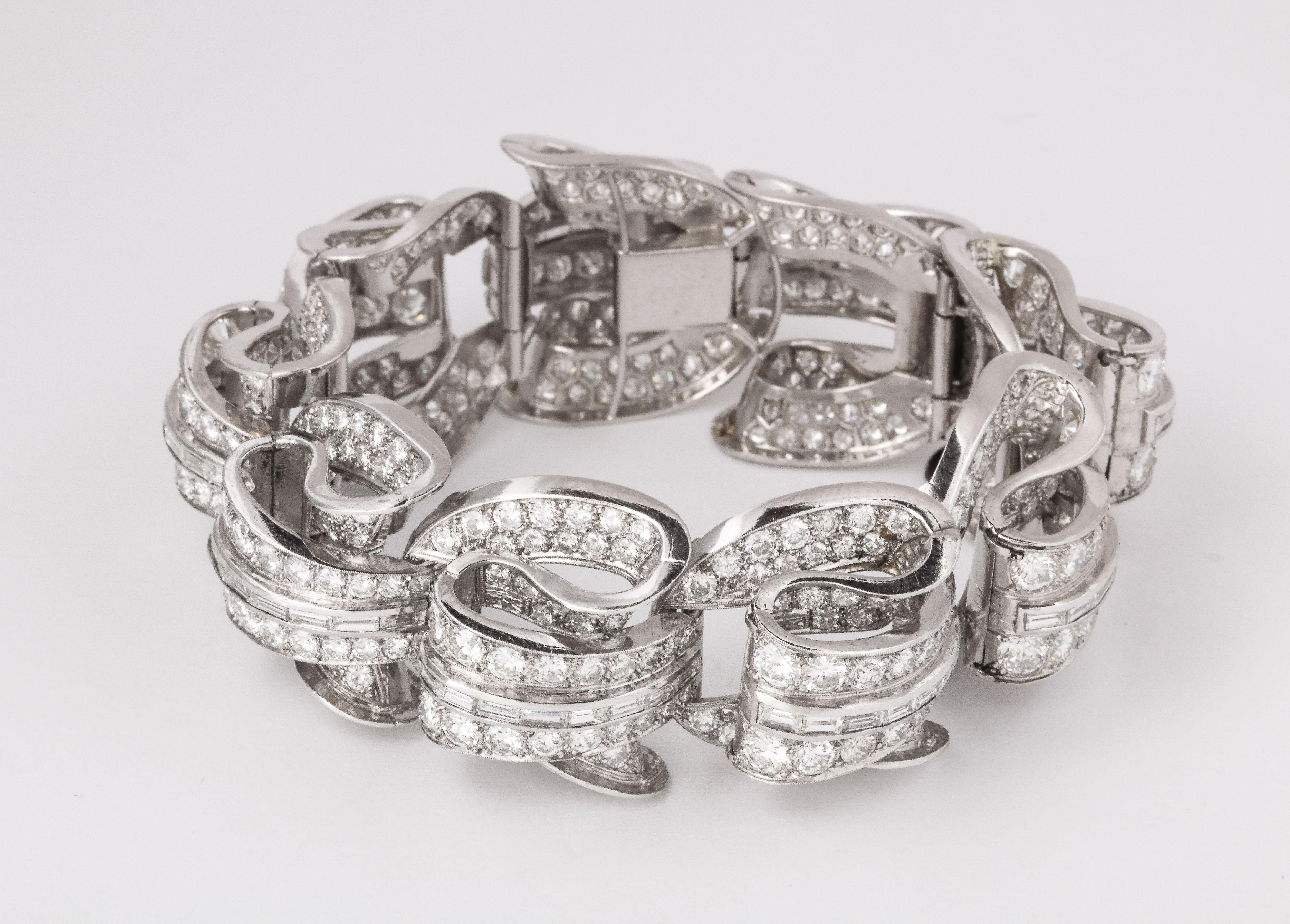 Unglaubliches geometrisches Art Deco Diamantarmband im Zustand „Hervorragend“ im Angebot in New York, NY
