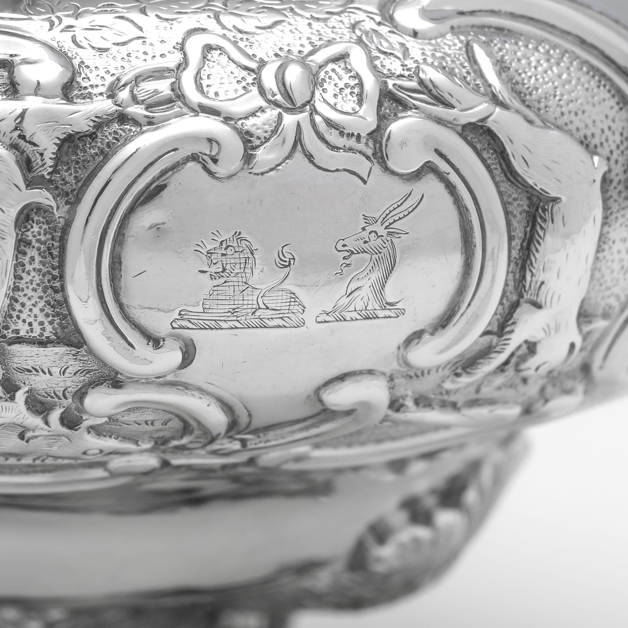 Unglaubliches Teeservice aus Sterlingsilber aus der George-IV-Periode - 9.7kg - hergestellt 1821-1826 im Zustand „Gut“ im Angebot in London, London