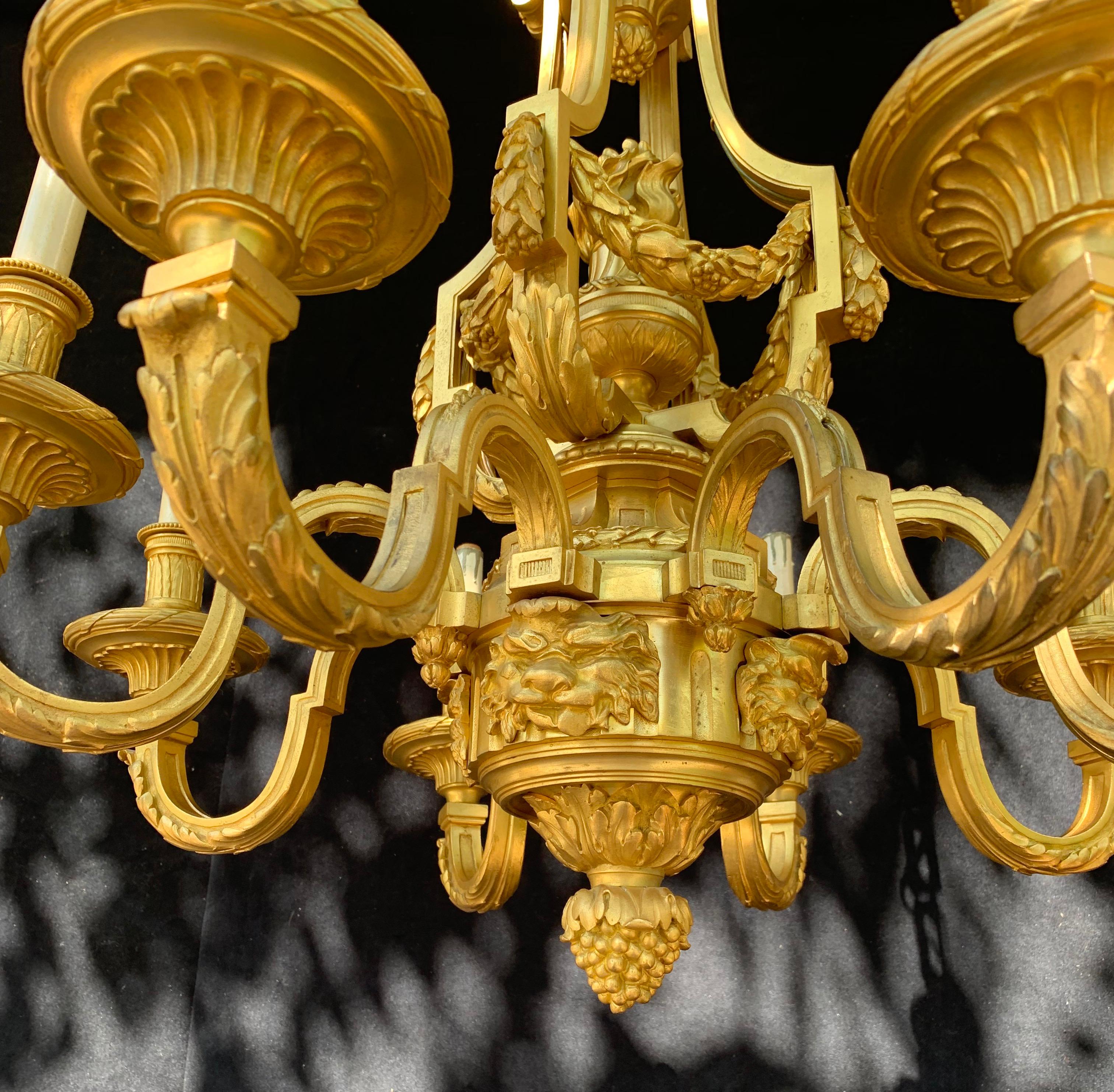 French Doré Bronze Neoclassical Lion Tassel Chandelier attrib. to Henri Vian In Good Condition In Roslyn, NY