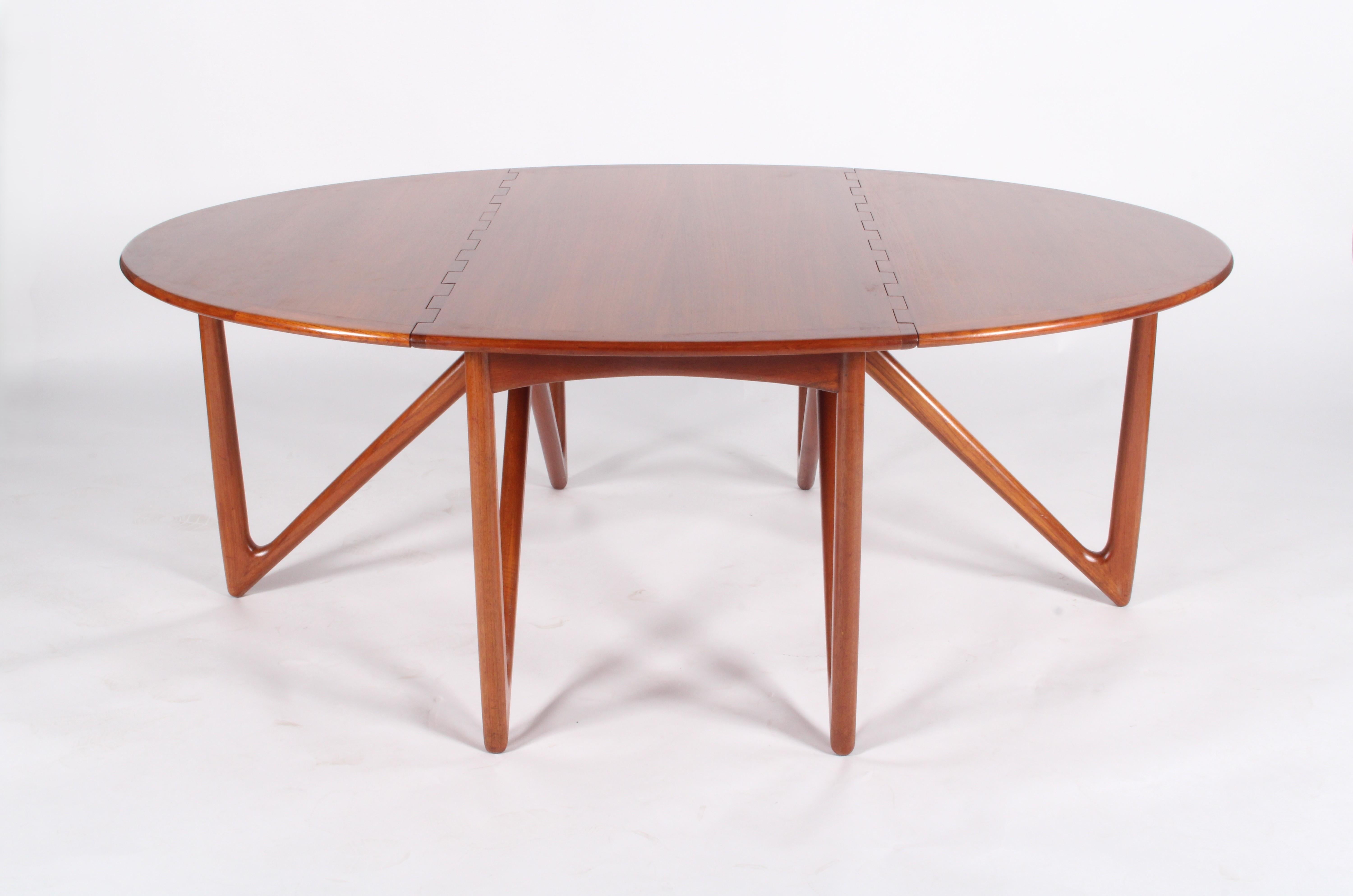 Incredible Niels Koefoed Danish Design Mid Century Drop Leaf Dining Table For Sale 3