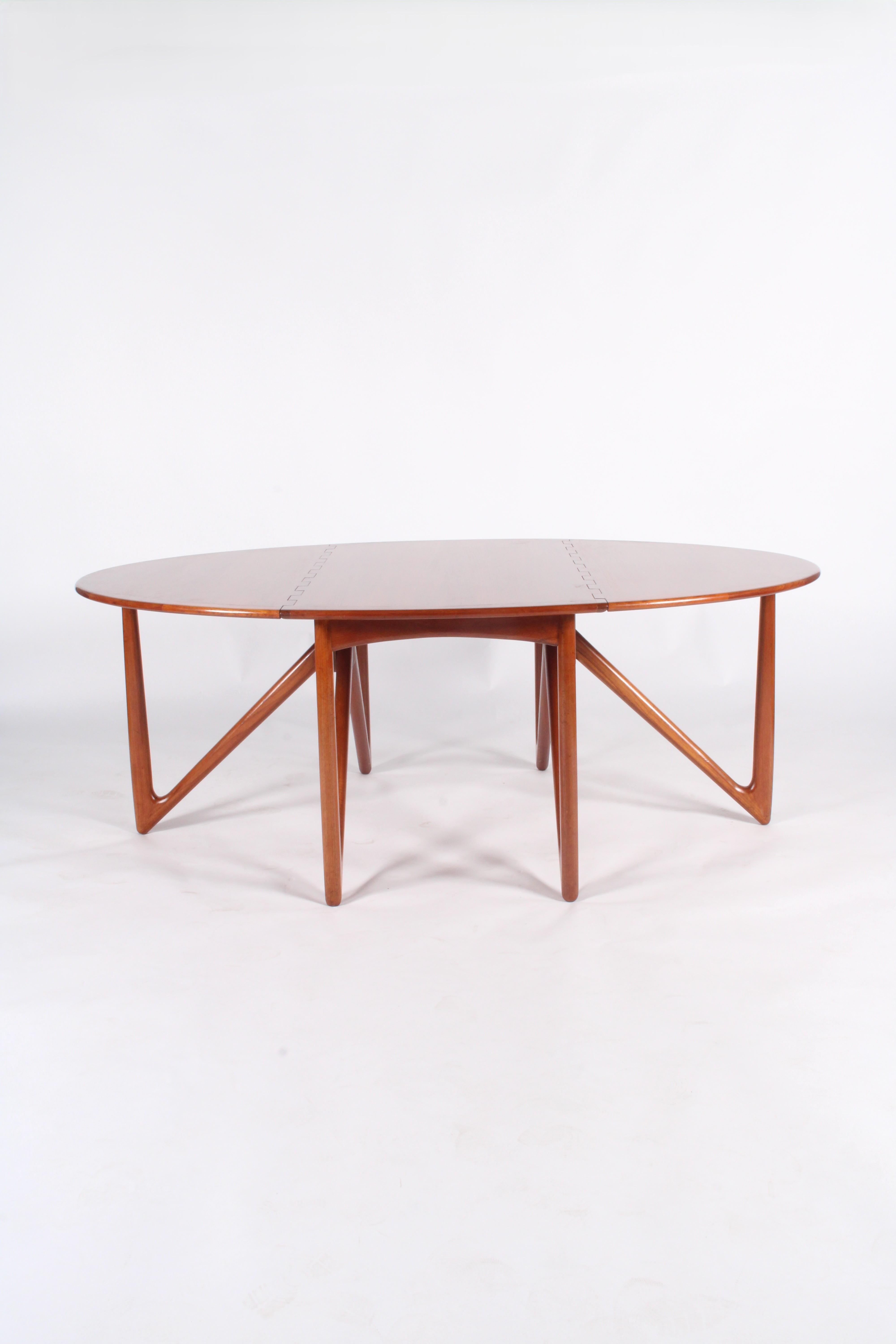 Incredible Niels Koefoed Danish Design Mid Century Drop Leaf Dining Table For Sale 4