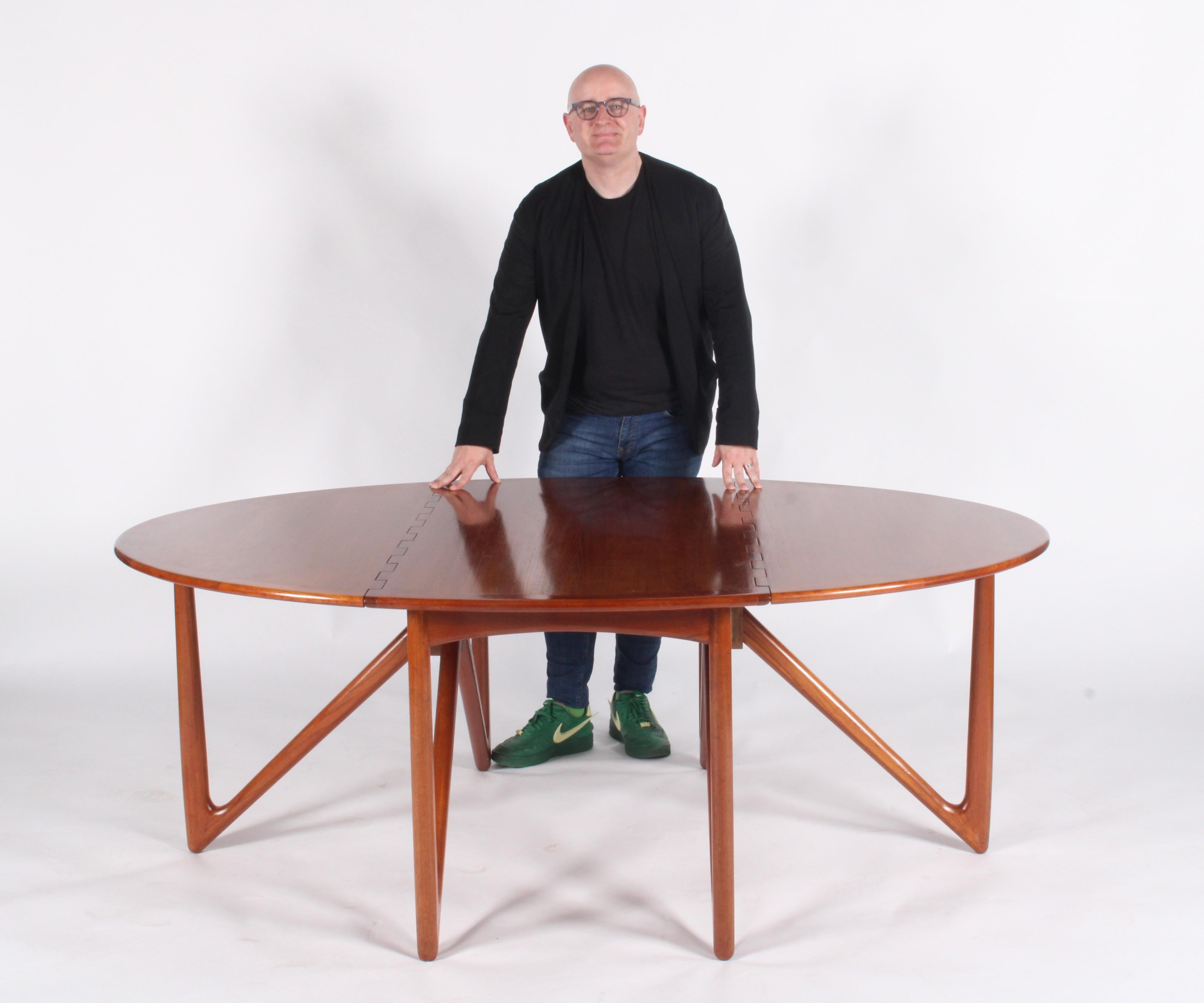 Incredible Niels Koefoed Danish Design Mid Century Drop Leaf Dining Table For Sale 6