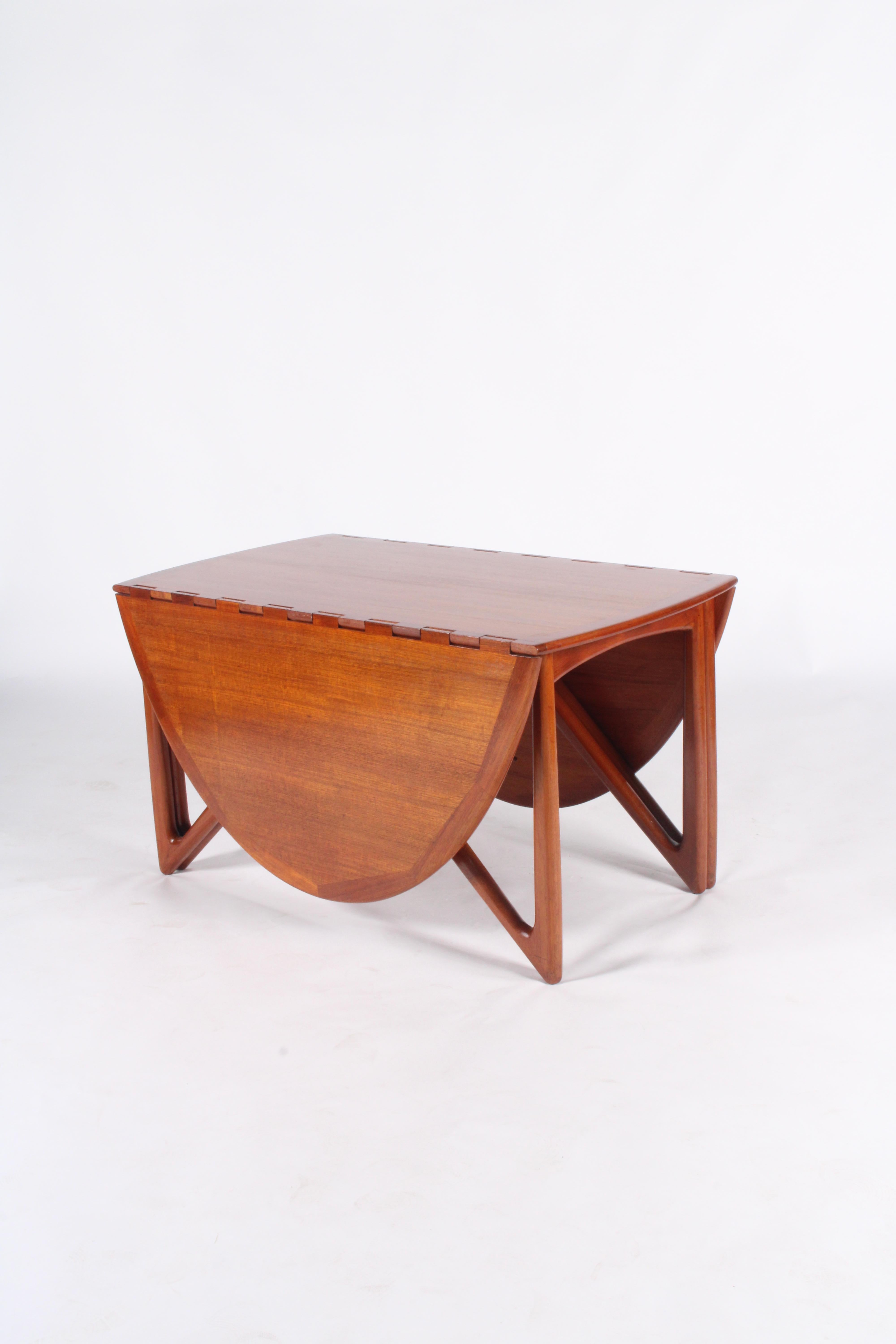 Incredible Niels Koefoed Danish Design Mid Century Drop Leaf Dining Table For Sale 8