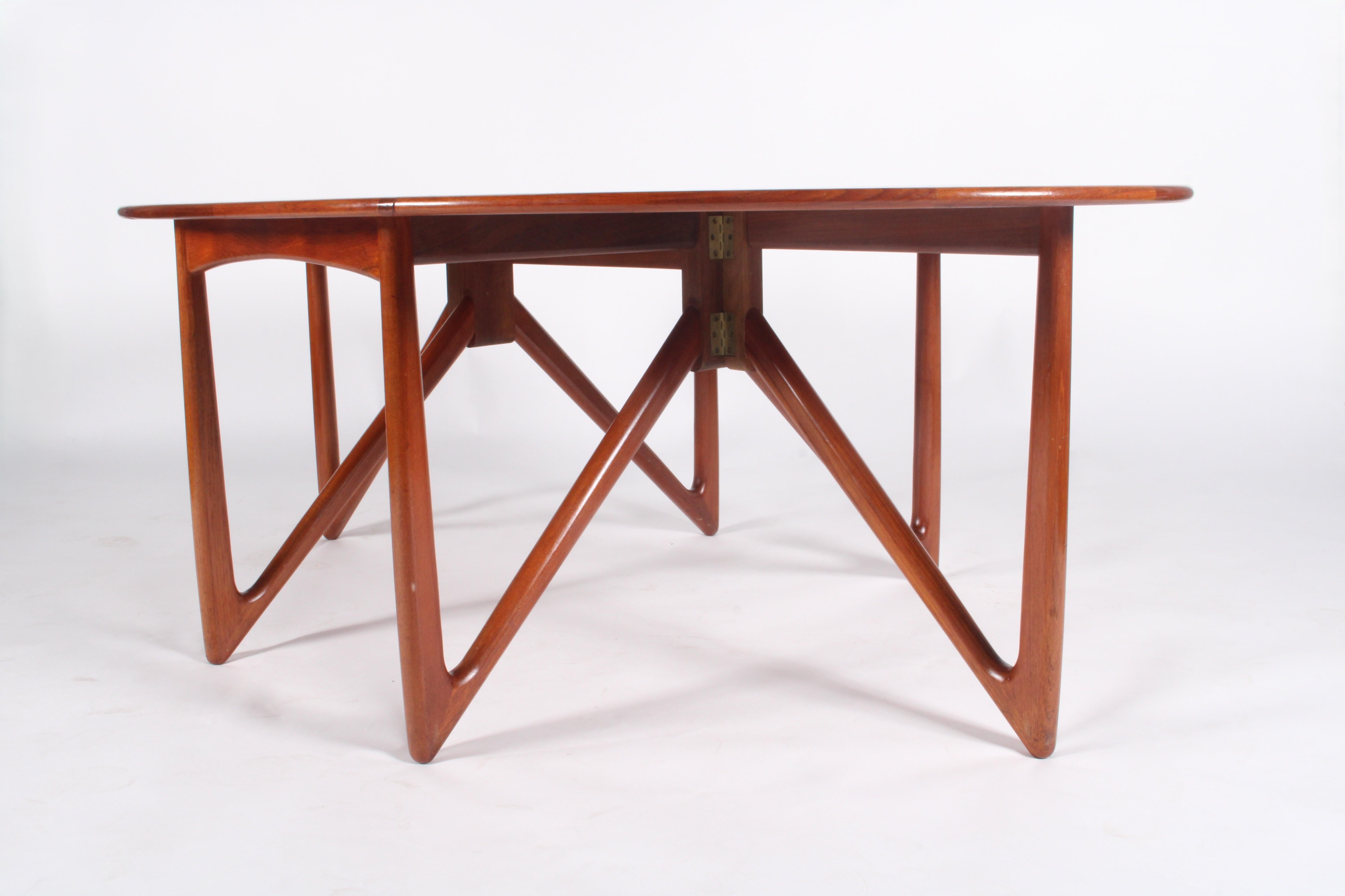 Incredible Niels Koefoed Danish Design Mid Century Drop Leaf Dining Table For Sale 2