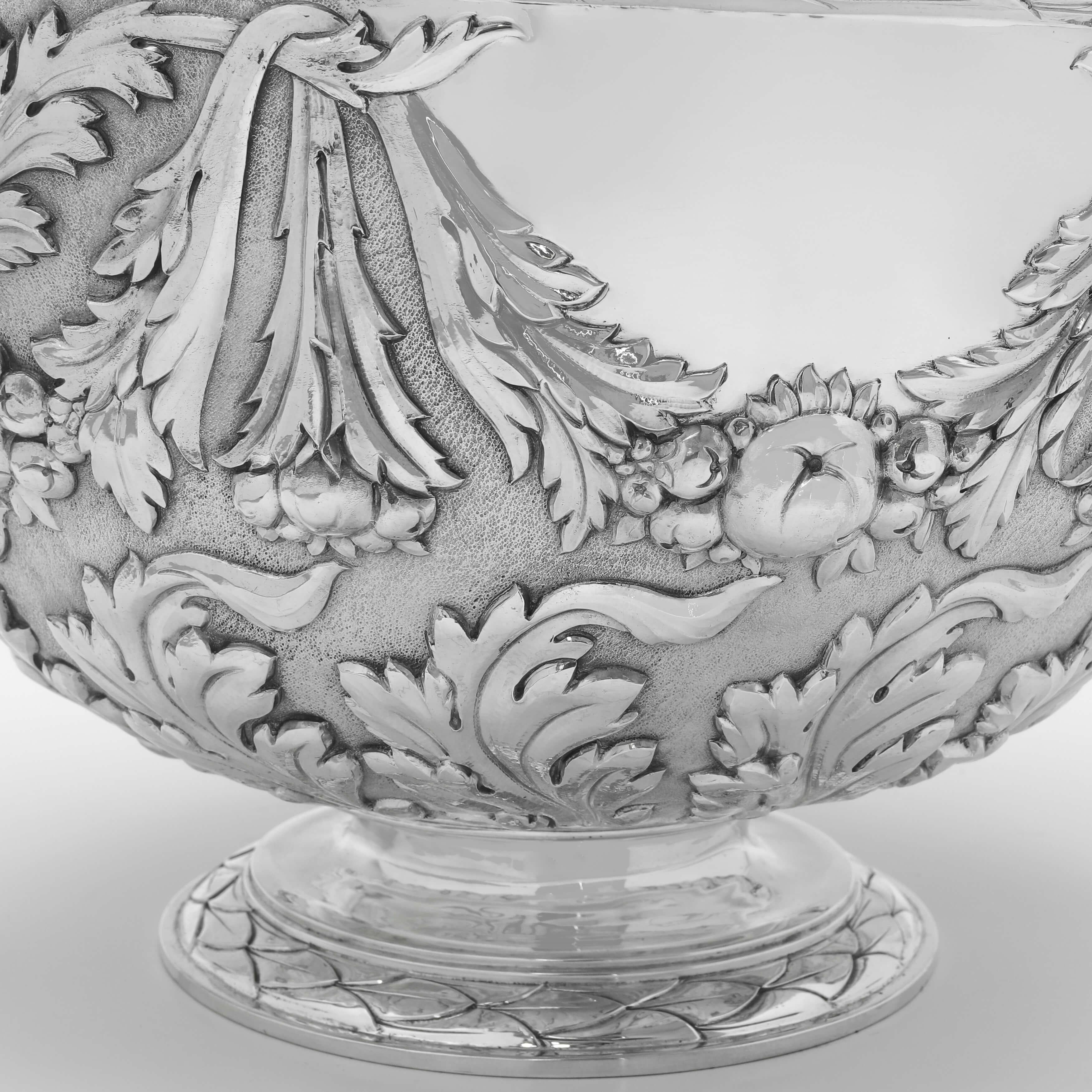 English Incredible & Large Antique Brittania Standard Silver Bowl, 3.9kg, London 1903 For Sale