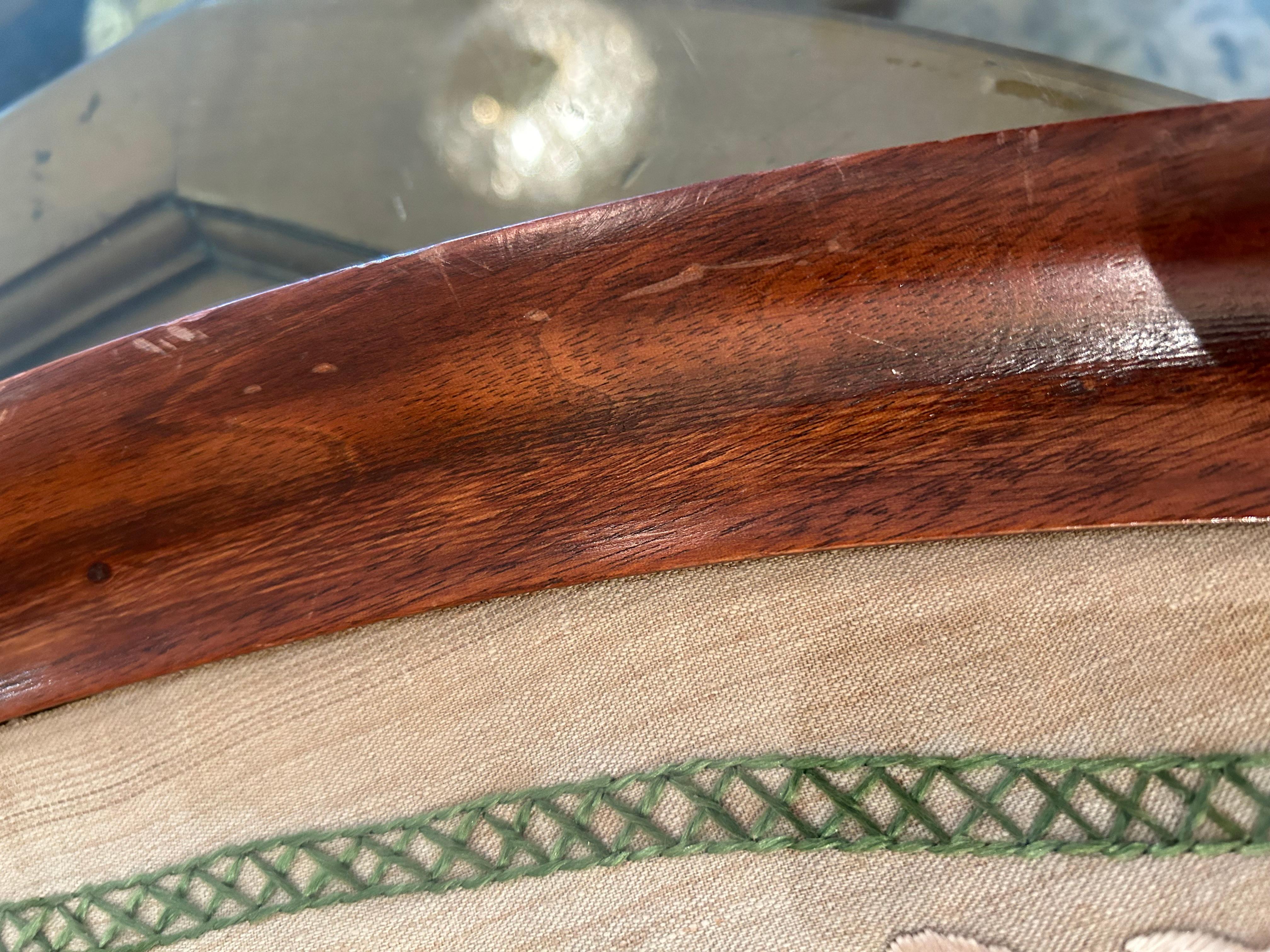 Increíble bandeja grande Art Nouveau de caoba y seda bordada para servir en venta 1