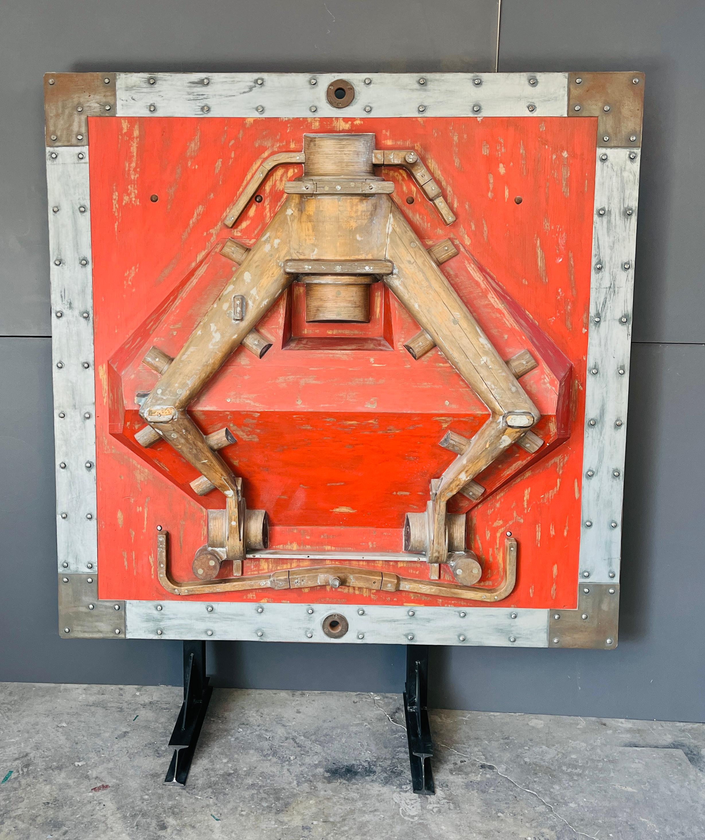 Les Hommes de l'Hombre - Robin 

Diese Skulptur, die Industriegeschichte und künstlerische Vision auf eindrucksvolle Weise miteinander verbindet, zeigt eine großformatige Gießereiform, die vermutlich als Bestandteil eines Raketenwerfers diente. Sein