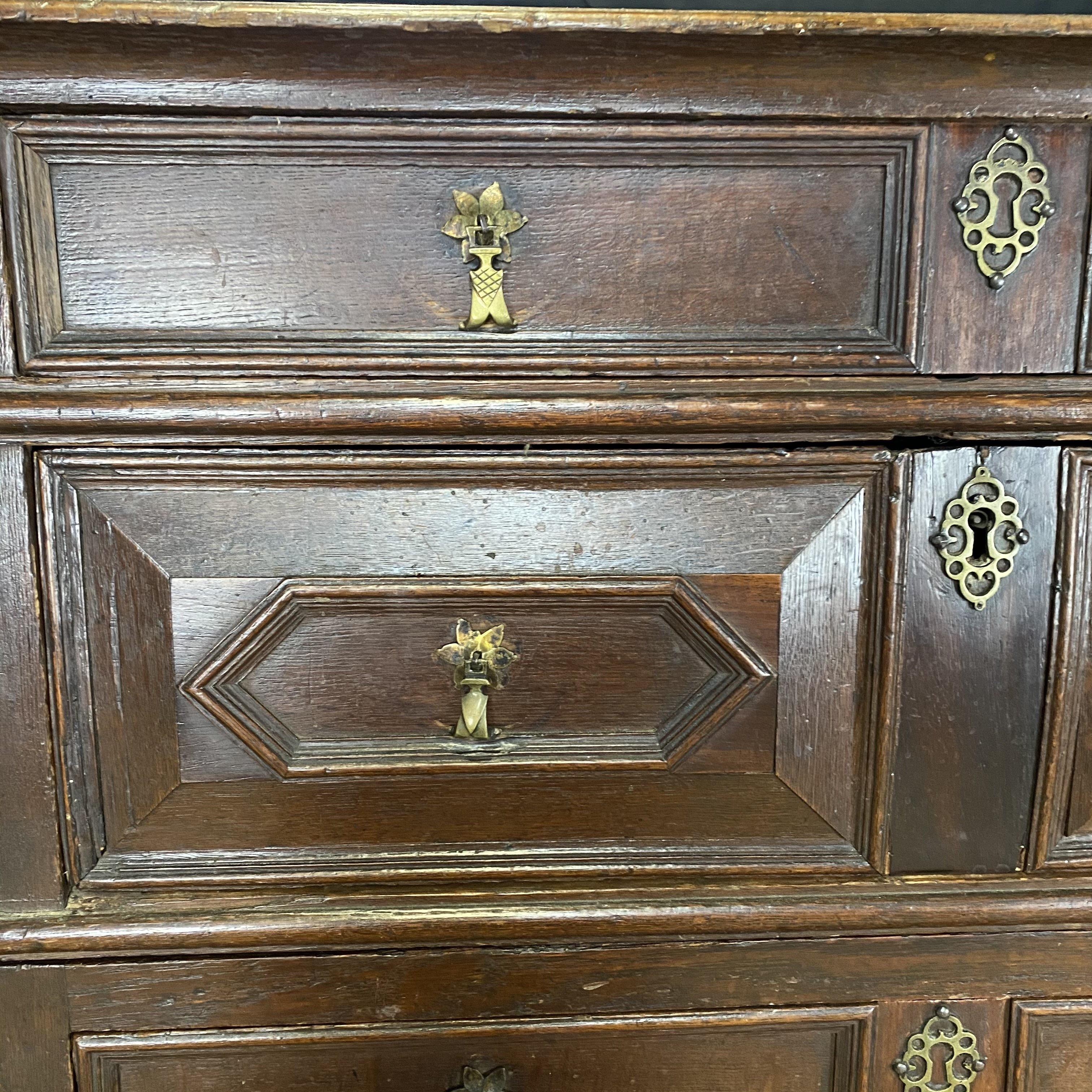 Incredible Late 17th Century British Oak Charles II Chest of Drawers Dresser In Good Condition For Sale In Hopewell, NJ