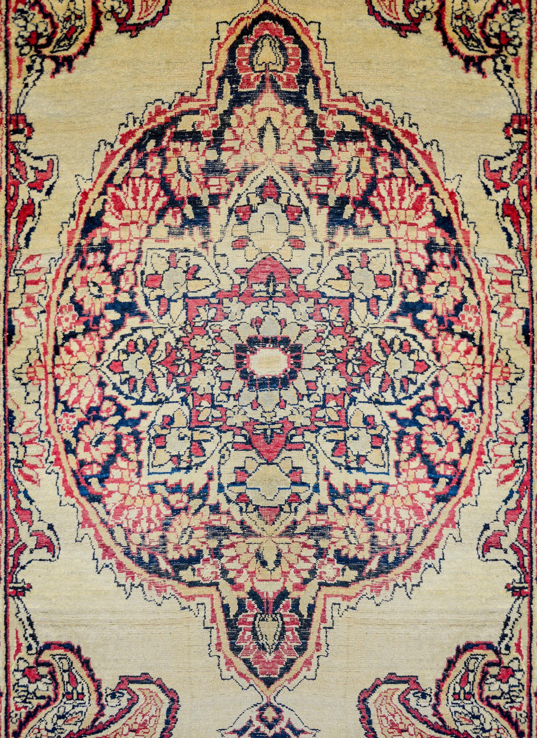 Unglaublicher Kirmanshah-Teppich aus dem späten 19. Jahrhundert (Pflanzlich gefärbt)