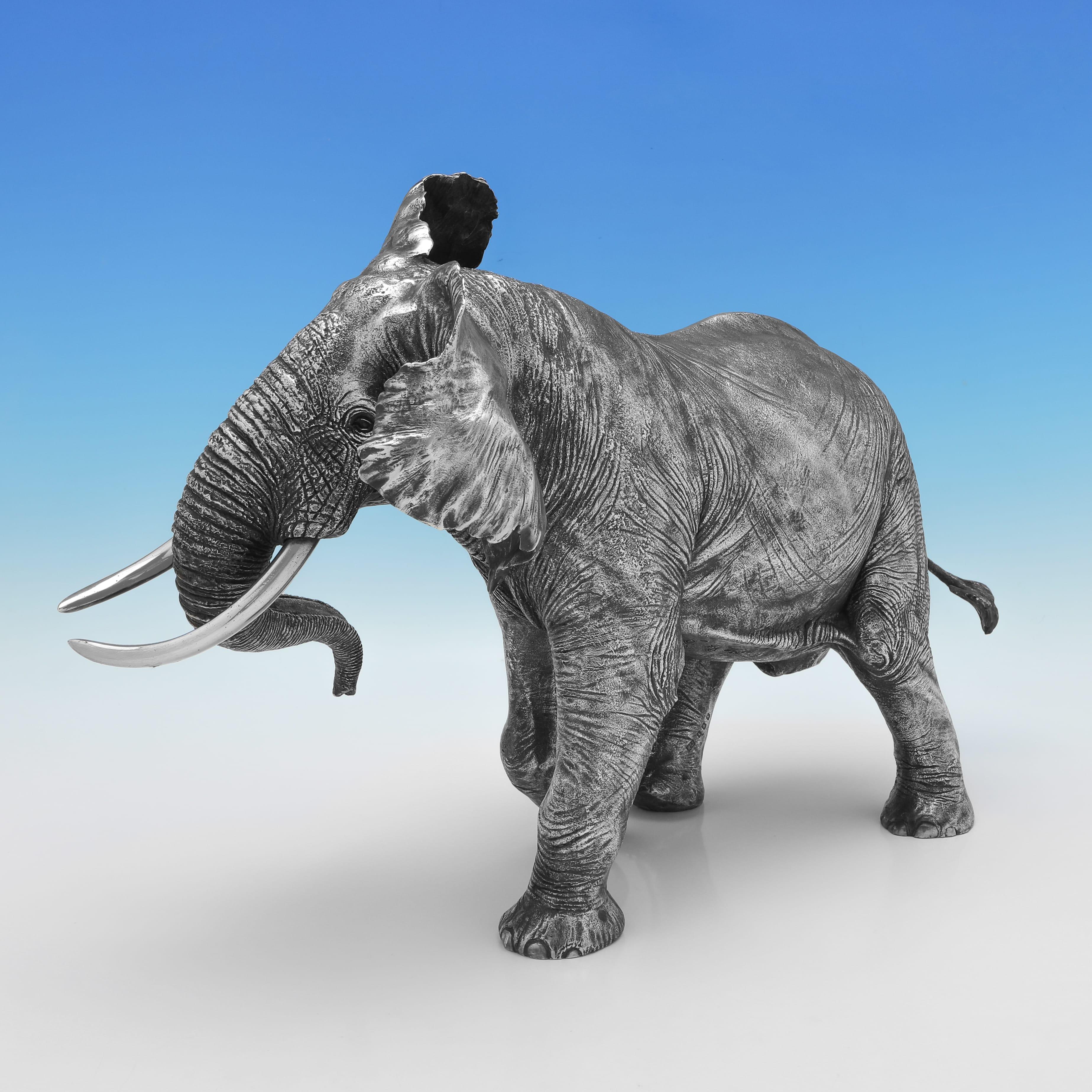 Incredibile modello di elefante africano in argento massiccio da 12,5 kg in edizione limitata In condizioni buone in vendita a London, London