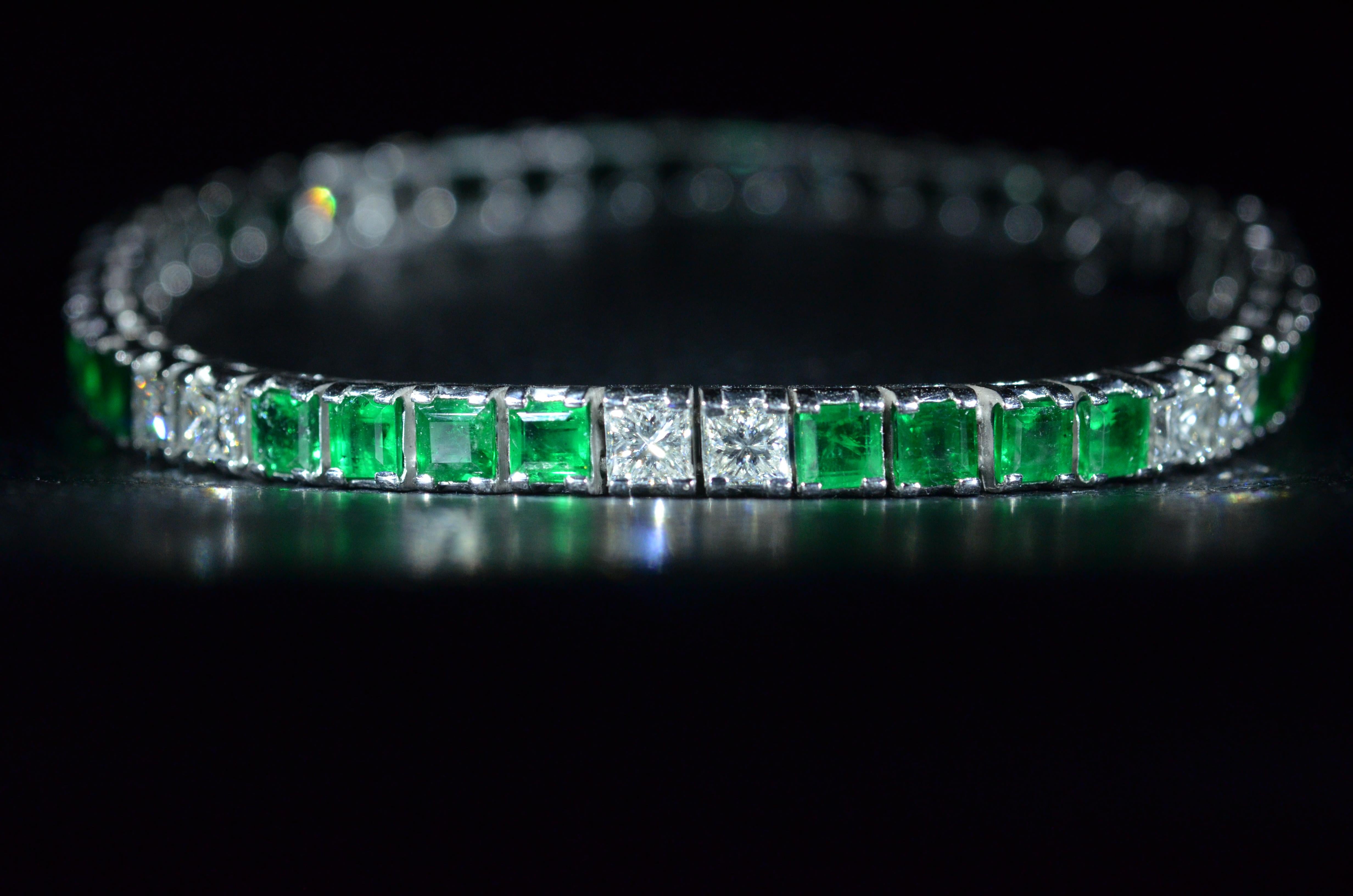 Incredible Line Bracelet Set with Vivid Green Emeralds and Diamonds in Platinum For Sale 1
