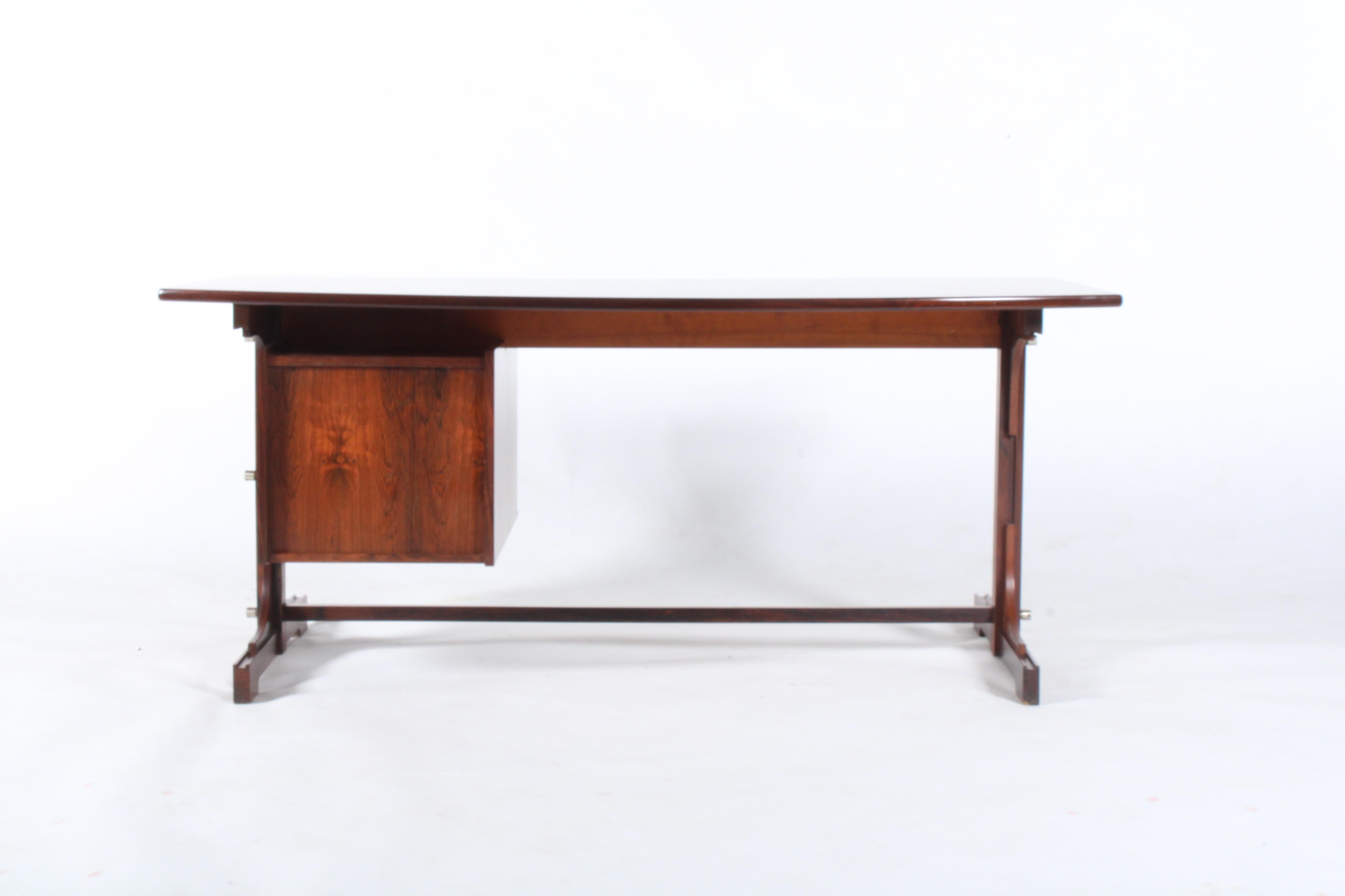 Incredible Mid Century Italian Curved Top Desk By Bernini In Good Condition In Portlaoise, IE