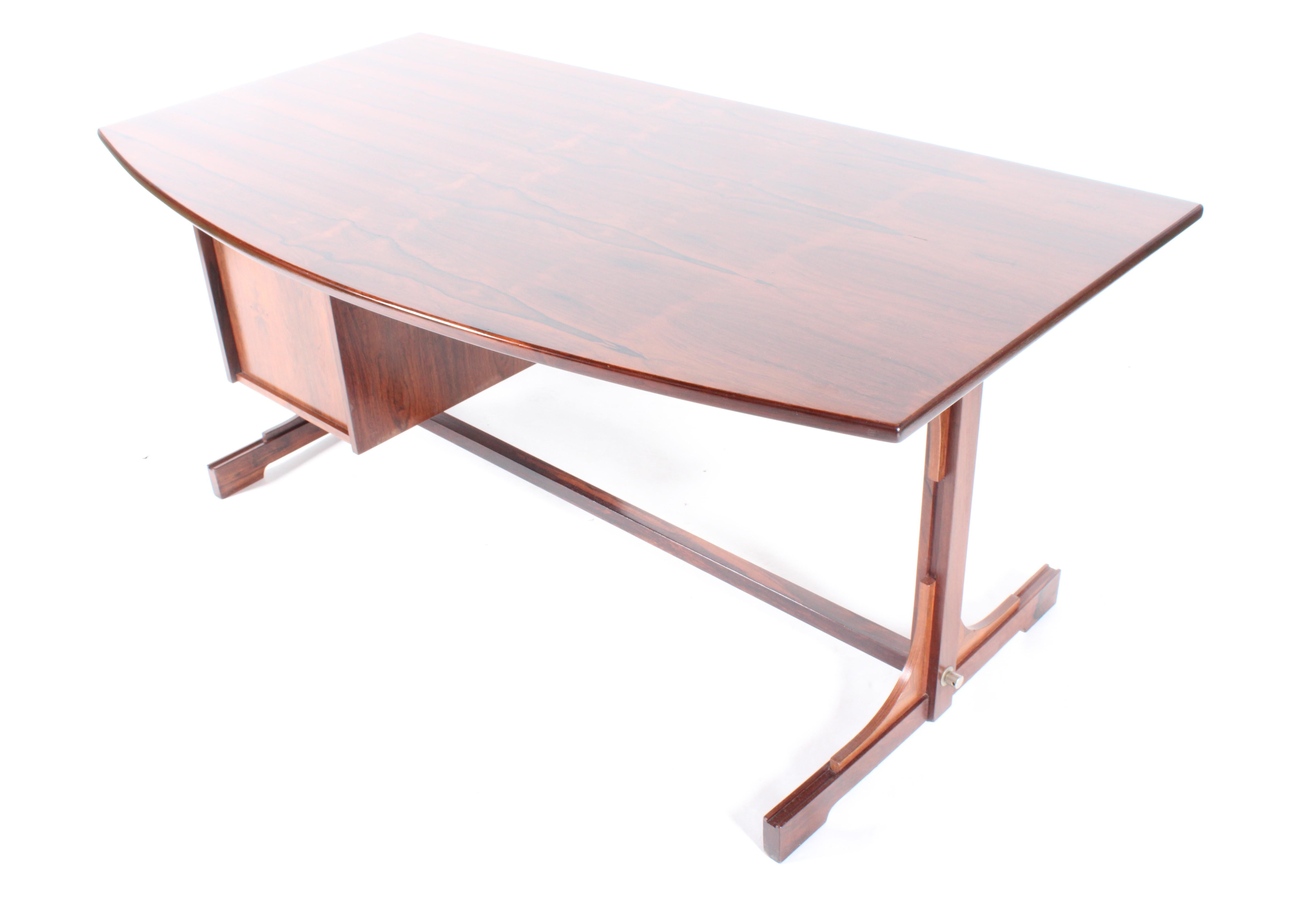 Unglaublich Mid Century Italienisch gebogene Top-Schreibtisch von Bernini  (Hartholz) im Angebot