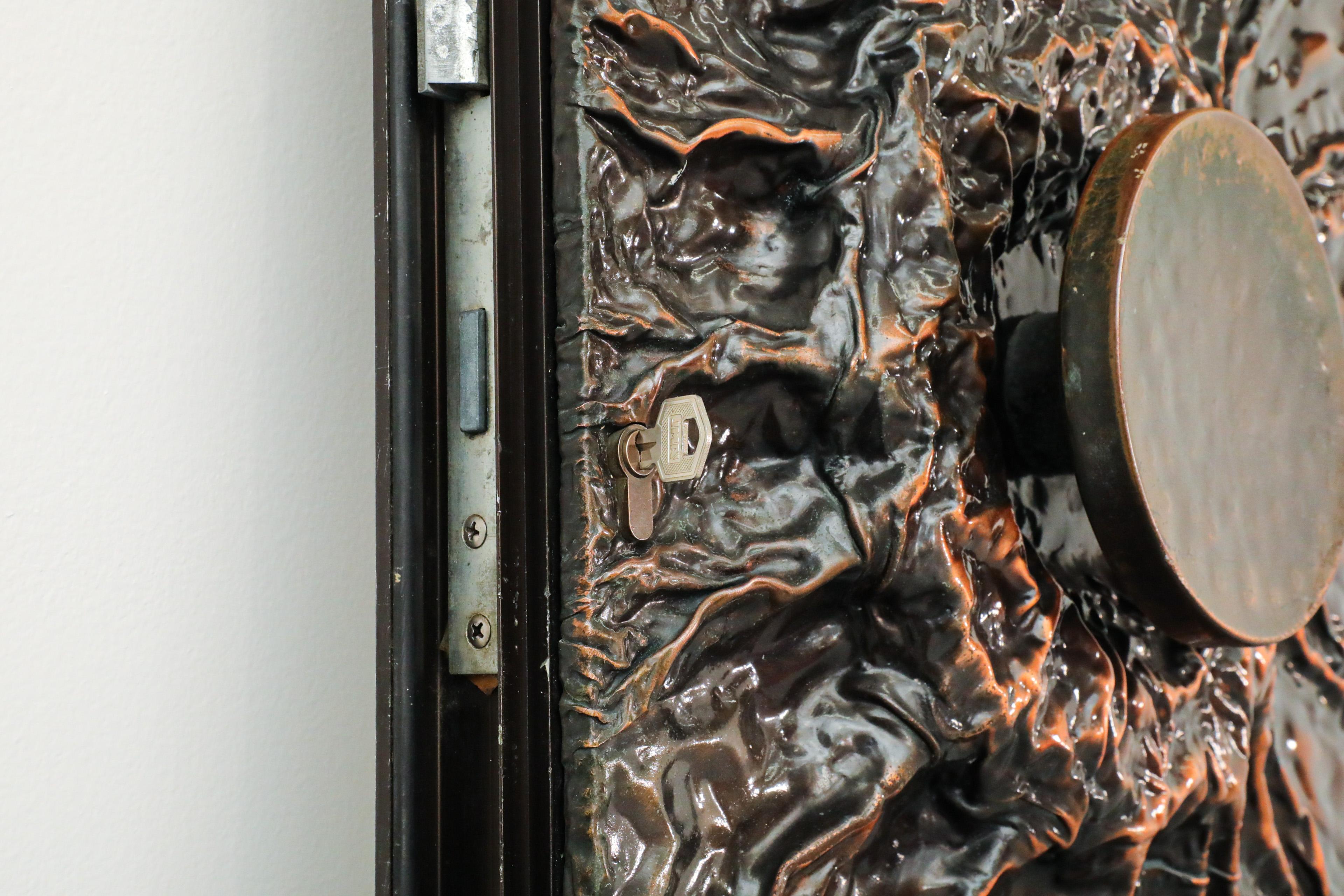 Unglaubliche Mid-Century Large Brutalist Copper Sunburst Tür mit großen Handle (Mitte des 20. Jahrhunderts) im Angebot