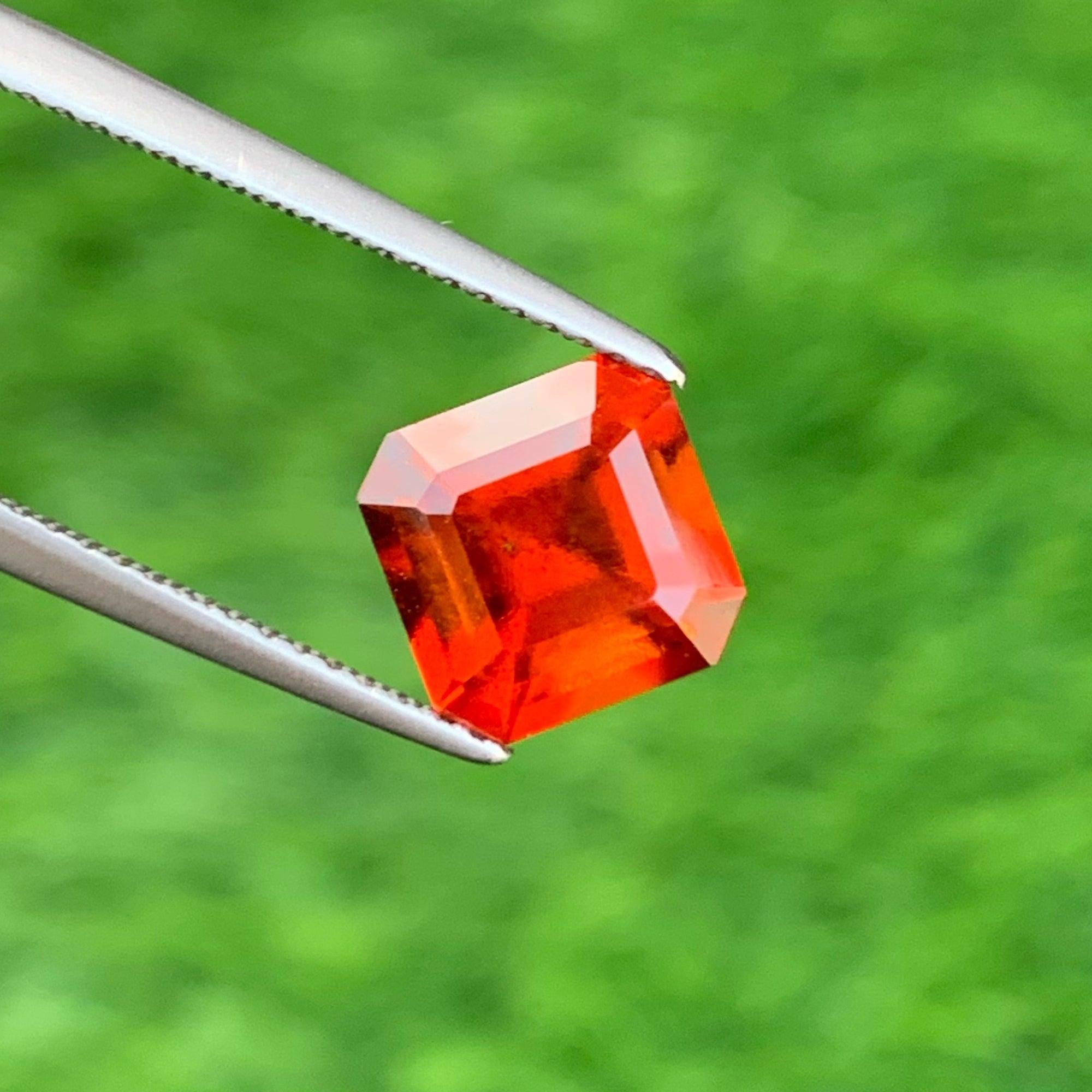 da uomo o donna Incredibile gemma di granato di assonite arancione da 2,90 carati, pietra preziosa e scintillante in vendita
