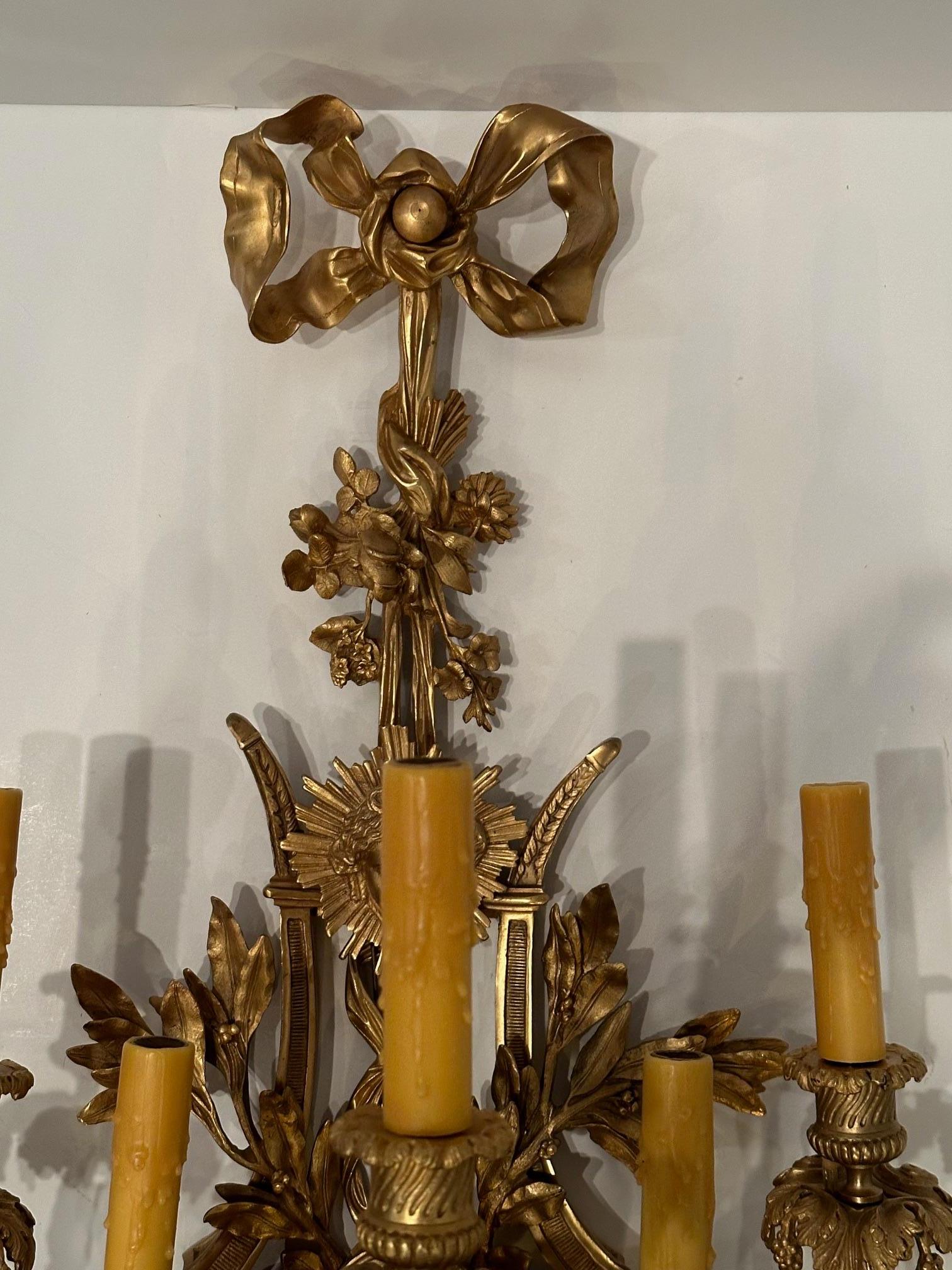 Incroyable paire d'appliques françaises monumentales ornées en bronze doré de style Belle Époque en vente 5