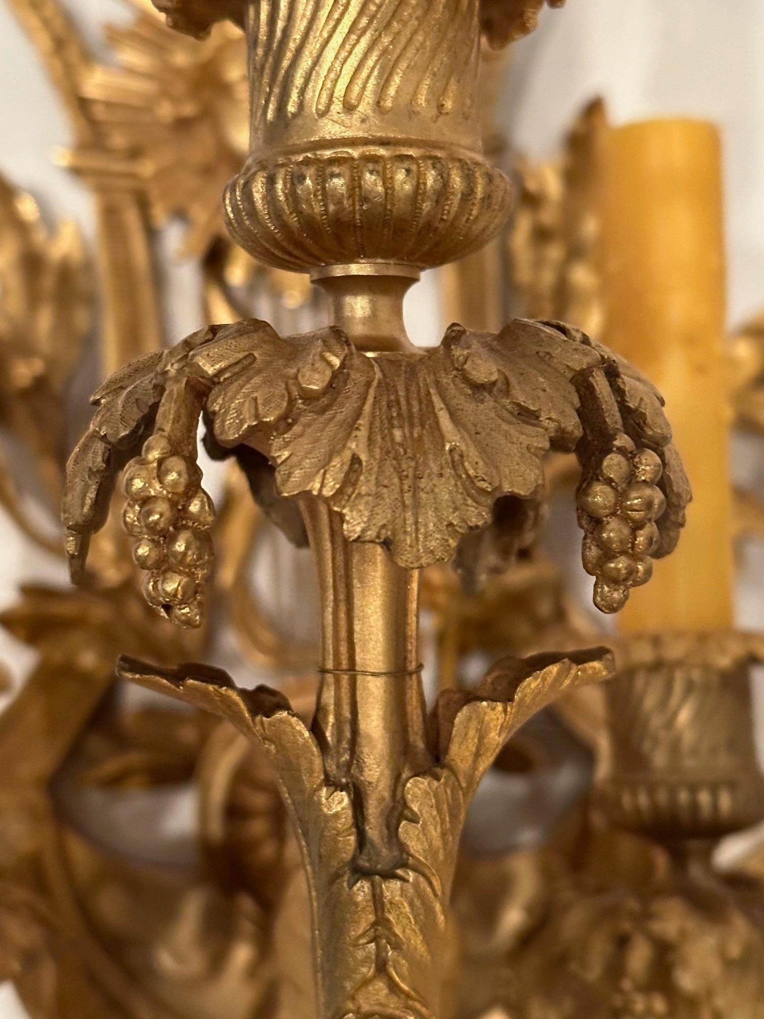 Incroyable paire d'appliques françaises monumentales ornées en bronze doré de style Belle Époque Bon état - En vente à Hopewell, NJ