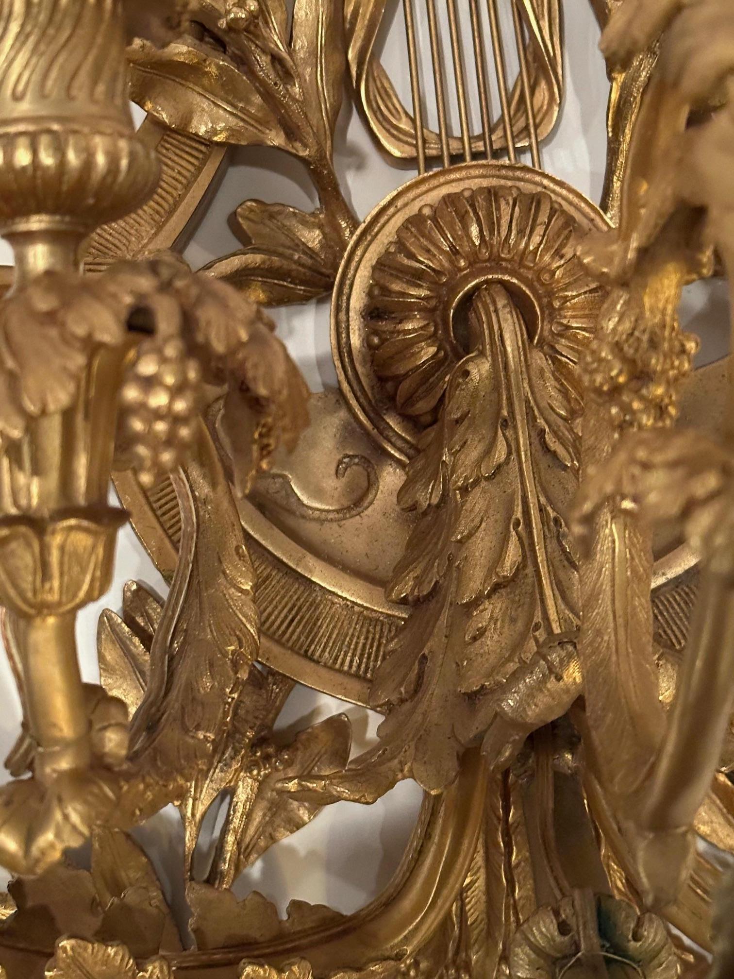 Incroyable paire d'appliques françaises monumentales ornées en bronze doré de style Belle Époque en vente 1