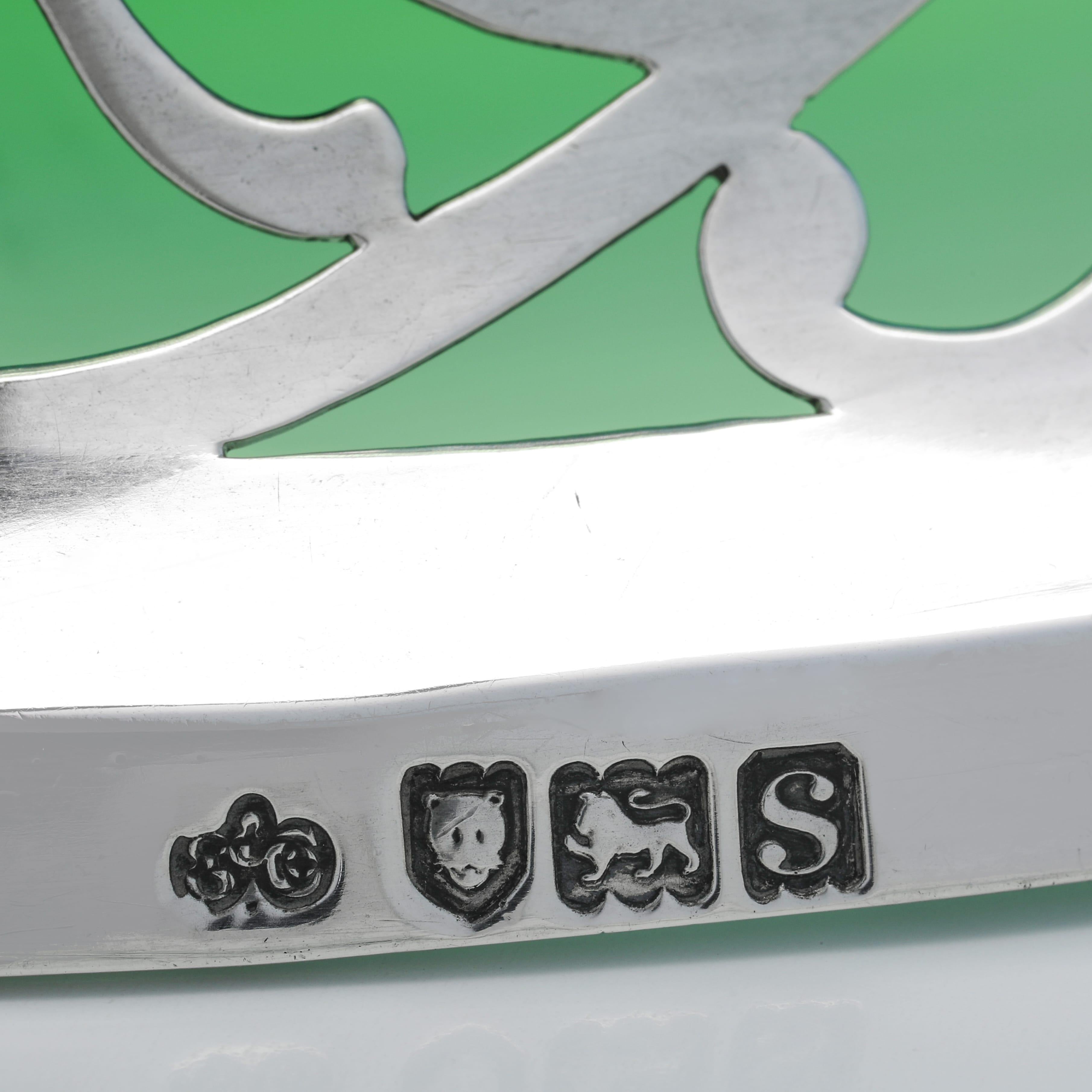 Increíble anillo antiguo de plata de ley sobredimensionado con cristal verde - 1913 en Bueno estado para la venta en London, London