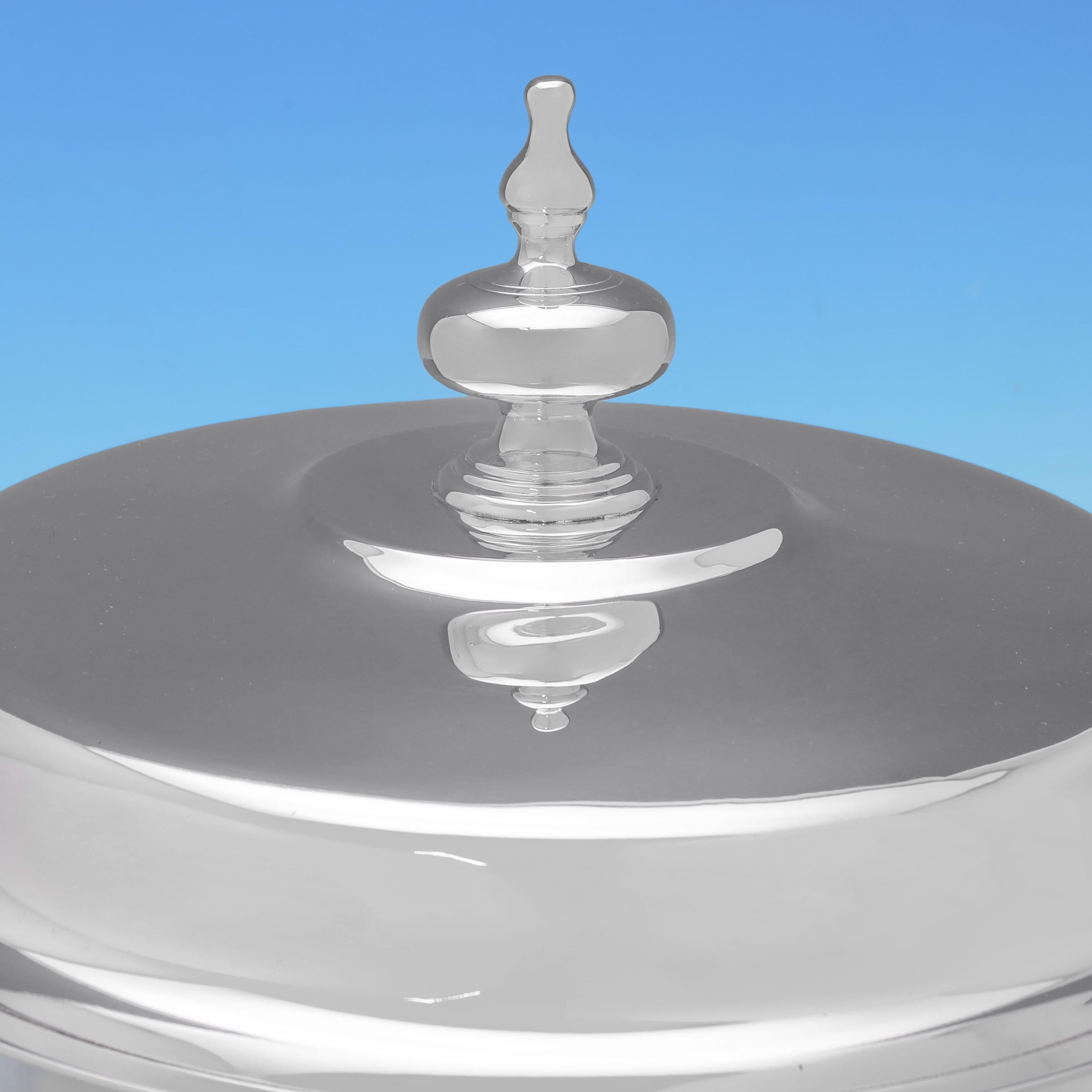 Incredibile porringer o trofeo antico in argento sterling sovradimensionato - Londra 1912 In condizioni buone in vendita a London, London