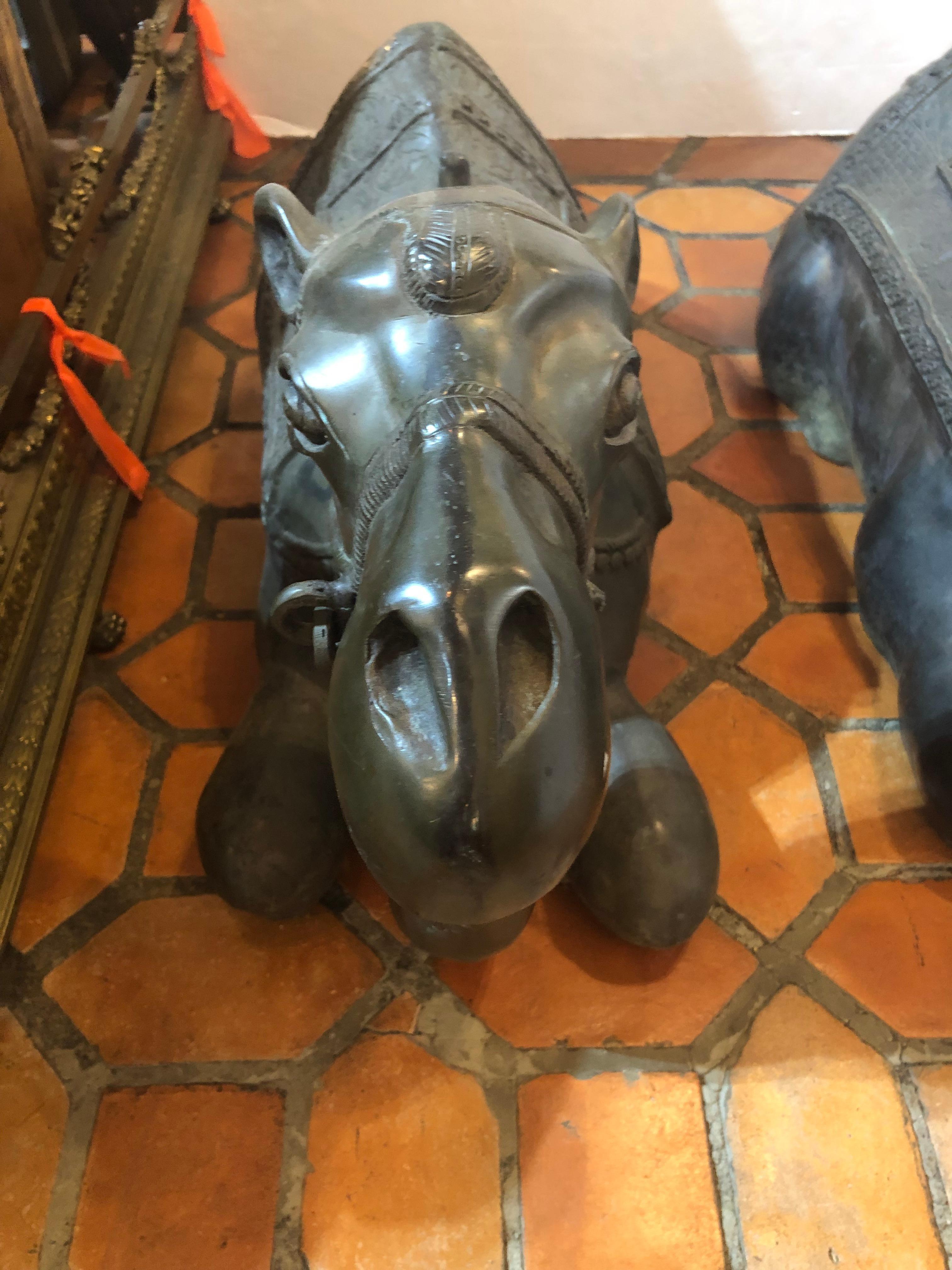 Incredibile coppia di cammelli reclinabili in bronzo fuso in vendita 4