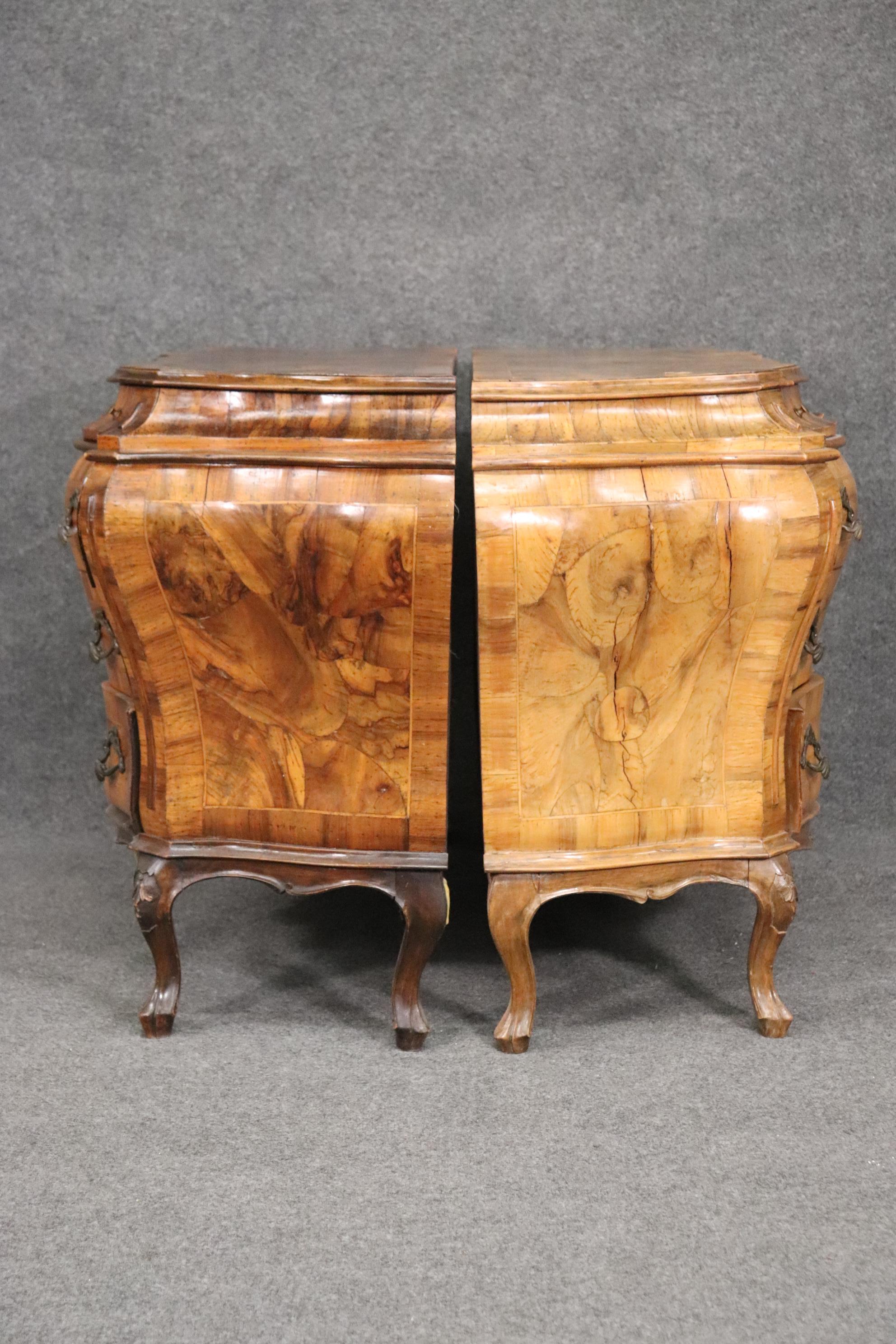 Incredible Pair of Italian Provincial Olivewood Rococo Bombe Commodes In Good Condition In Swedesboro, NJ