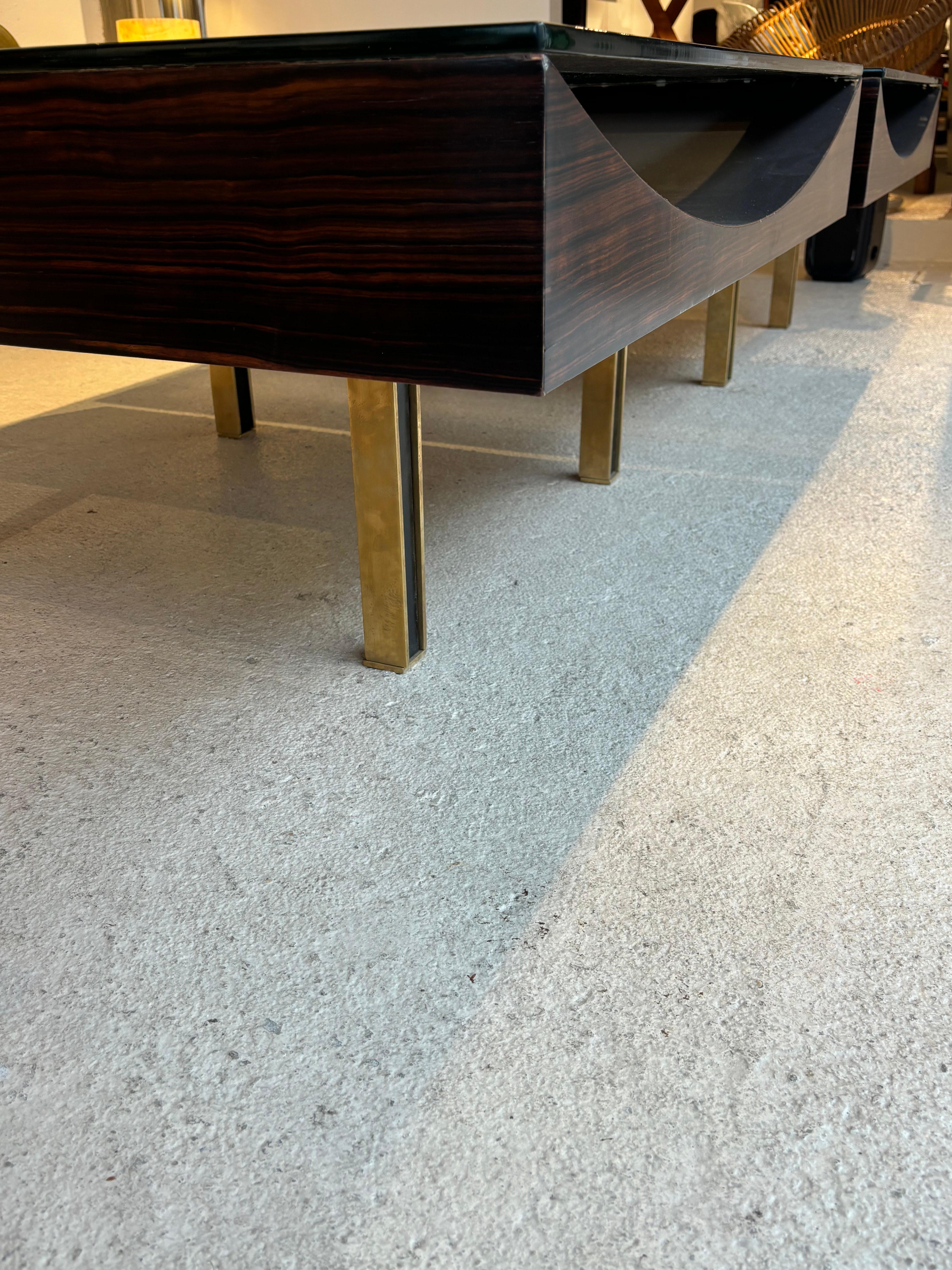 Incredible Pair of unic coffee table For Sale 4