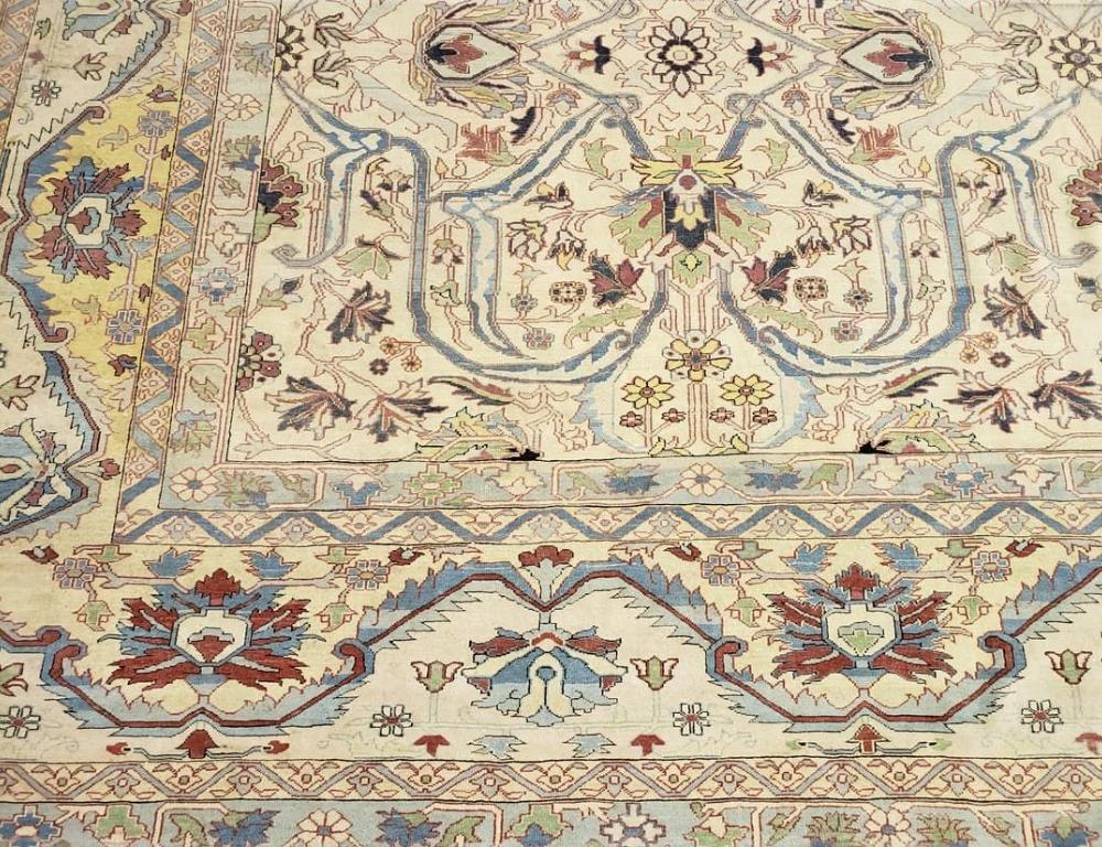 Laine Incredible Palace Size Handmade Pakistani Rug (tapis pakistanais fait à la main) en vente
