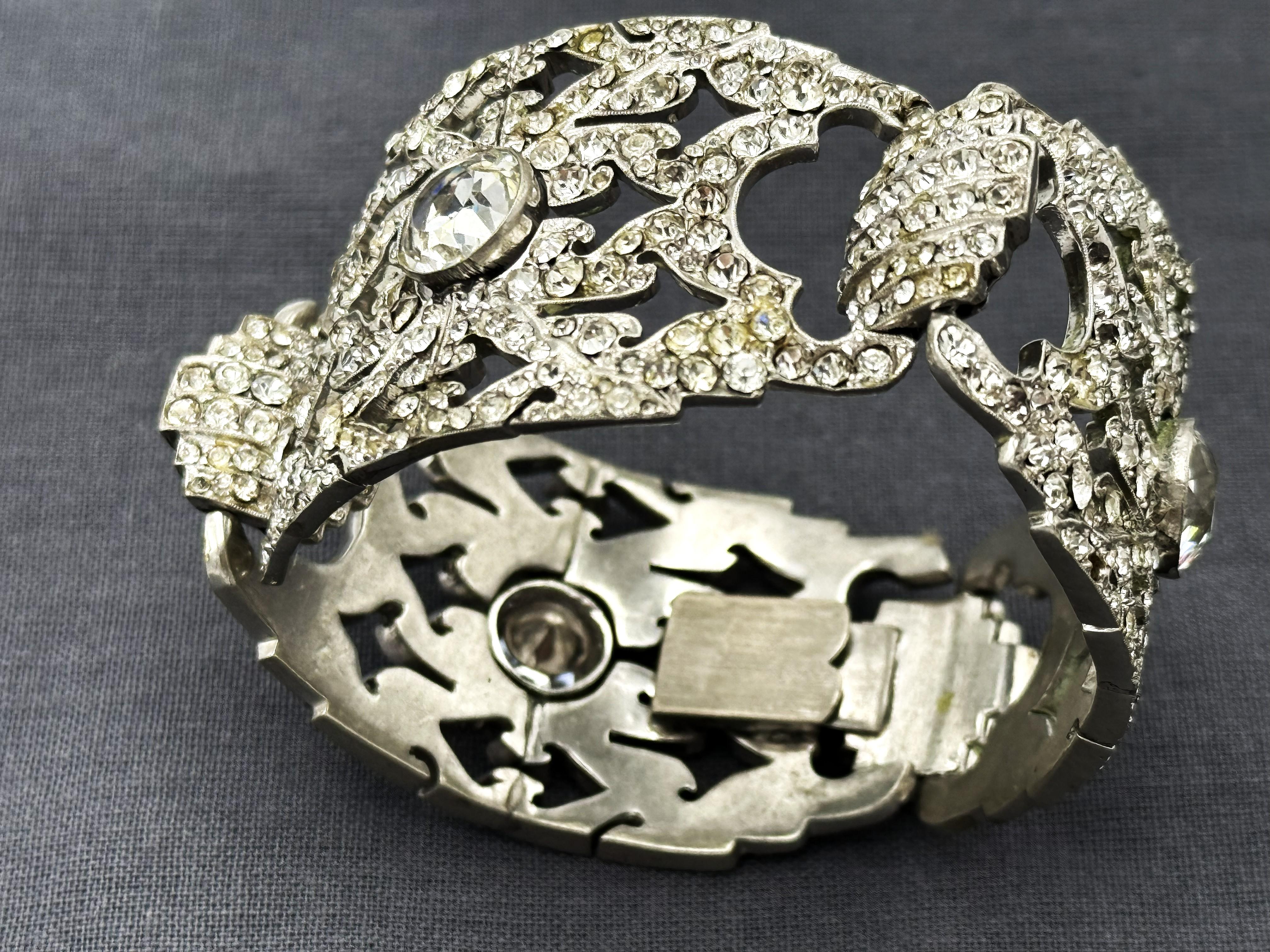 BRACELET INCROYABLE PAST, France, années 1930/40, métal rhodié Pour femmes en vente