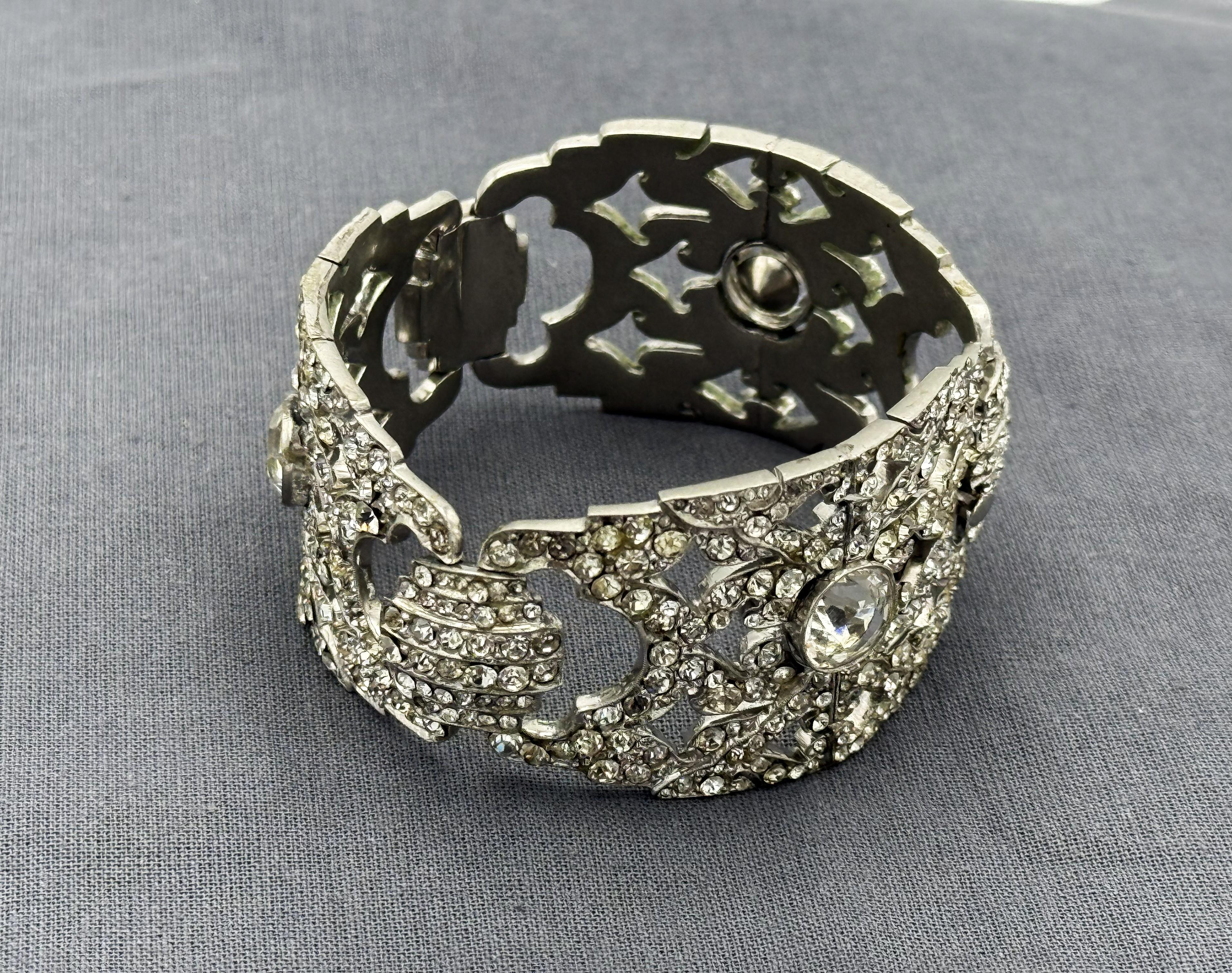 BRACELET INCROYABLE PAST, France, années 1930/40, métal rhodié en vente 1