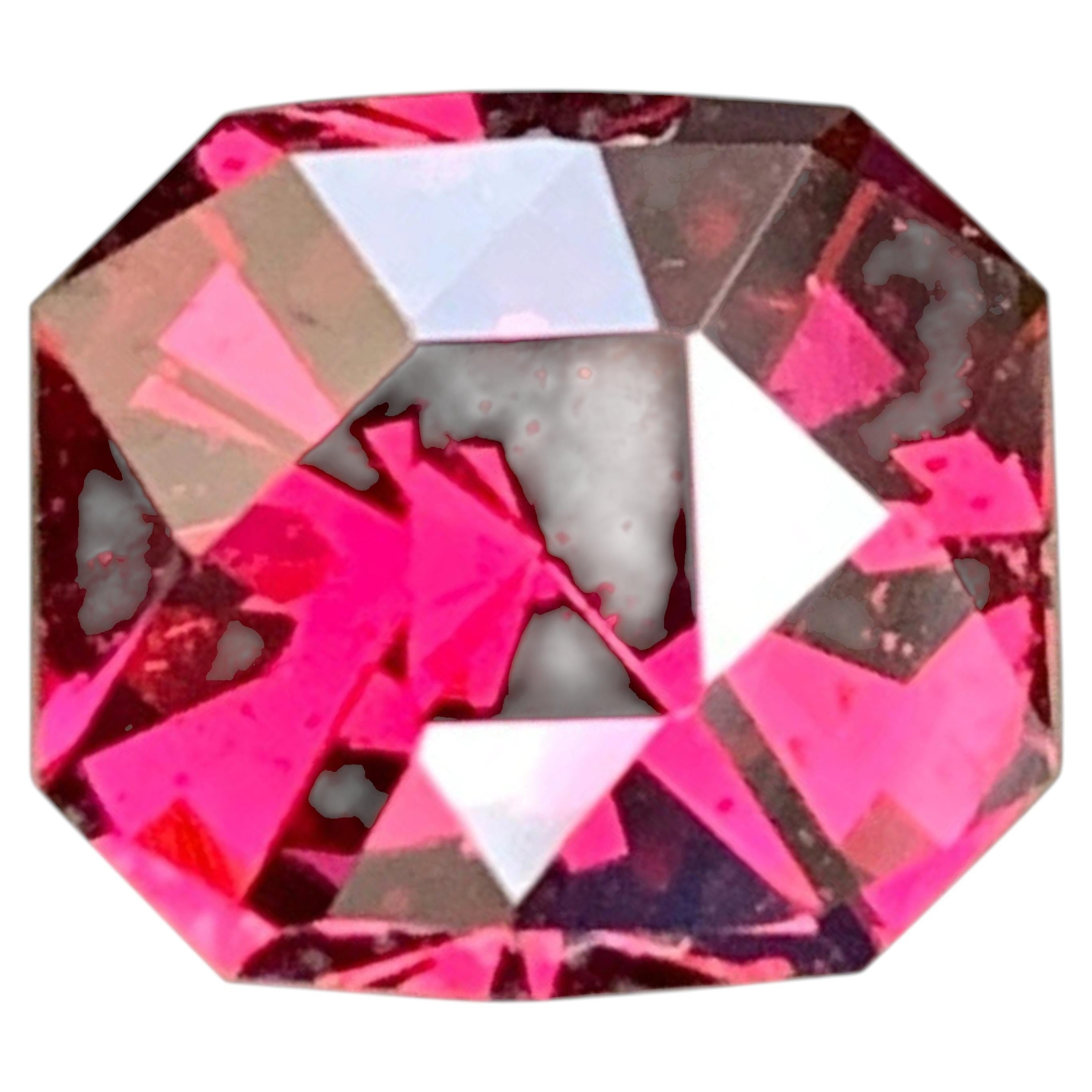 Incredible Pinkish Red Garnet Stone 3.05 Carats Garnet Gemstone from Malawi For Sale