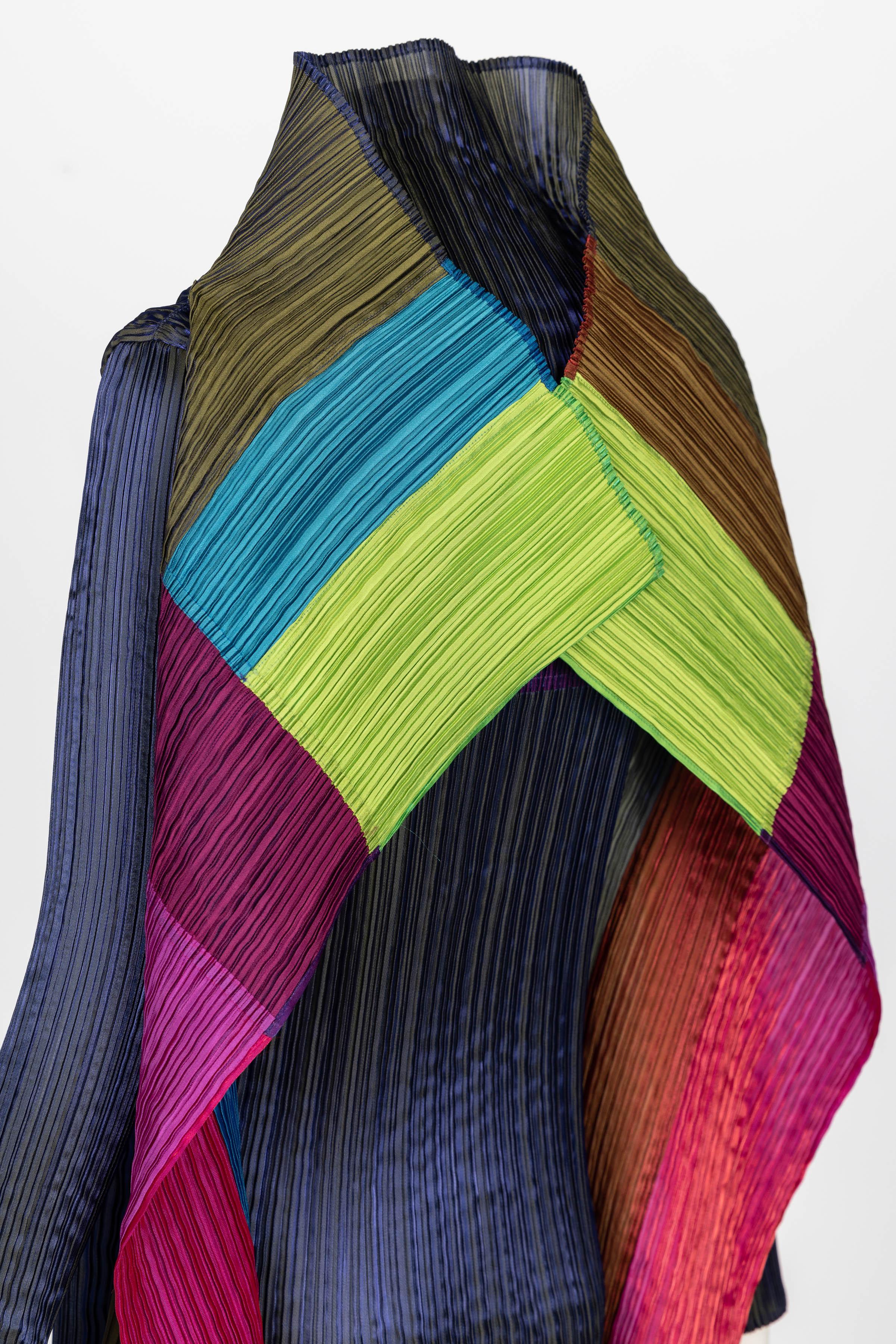 Incroyable et rare robe plissée « Issey Miyake Pleats Please » Avant Garde à blocs de couleur en vente 5