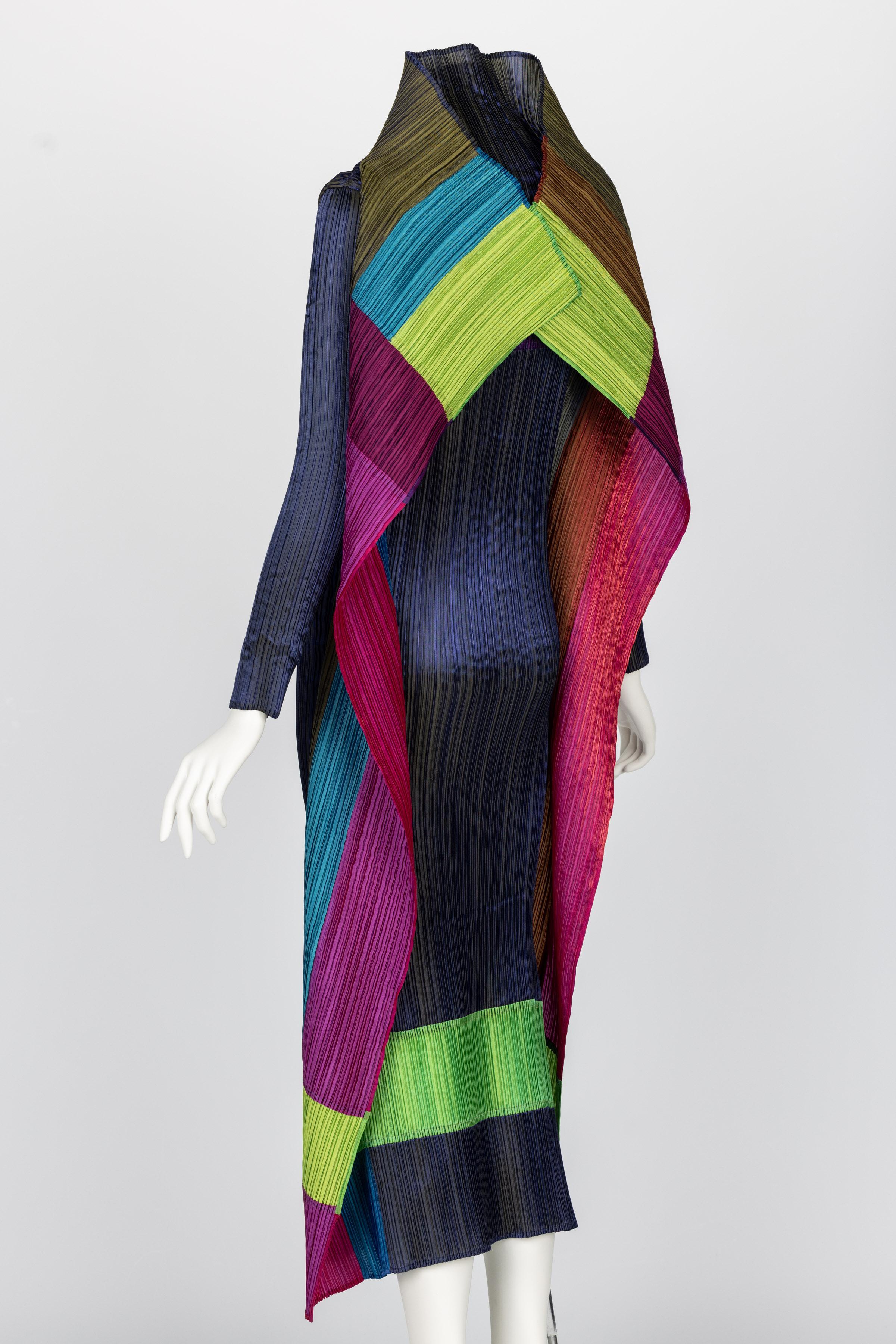 Incroyable et rare robe plissée « Issey Miyake Pleats Please » Avant Garde à blocs de couleur Excellent état - En vente à Boca Raton, FL