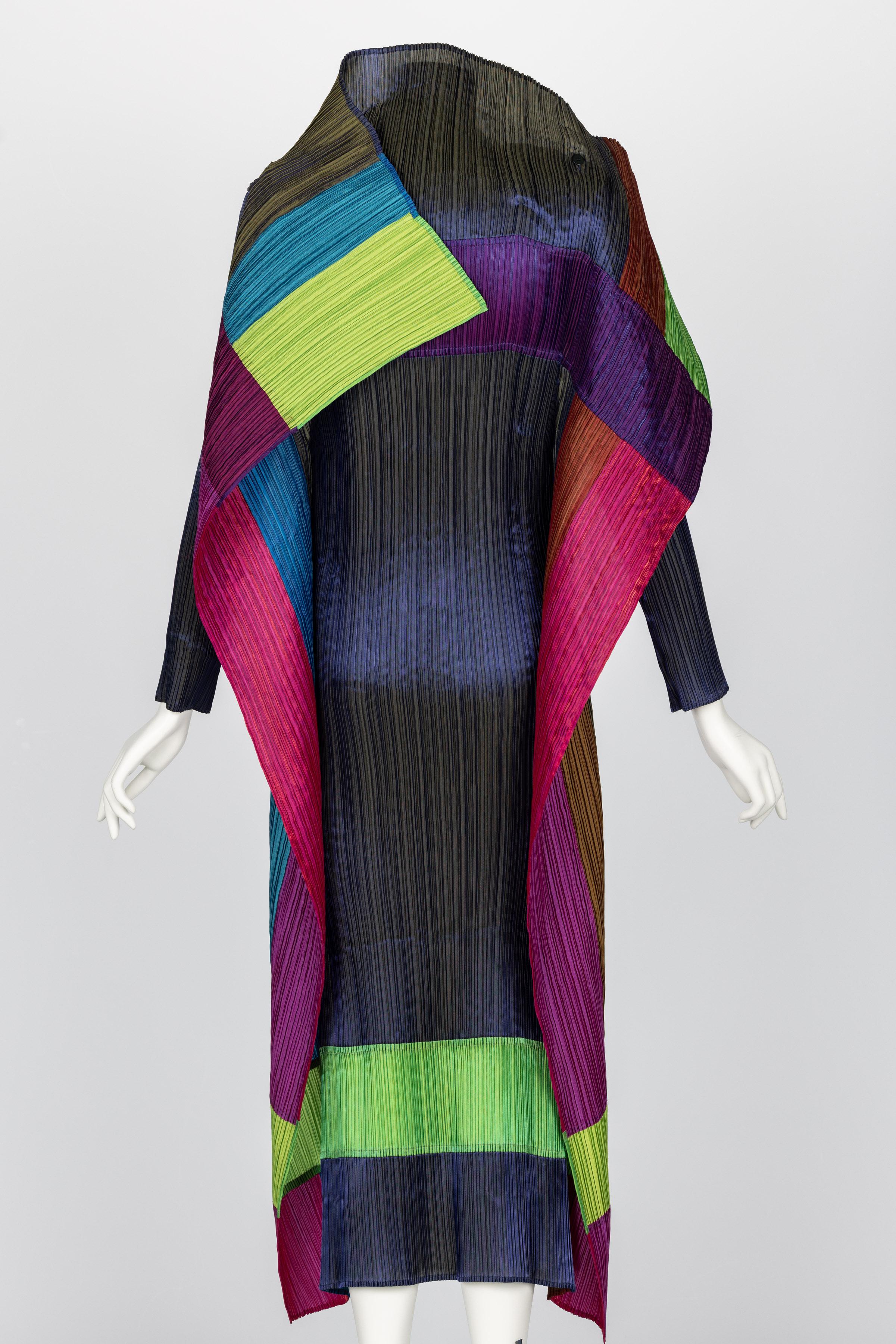 Incroyable et rare robe plissée « Issey Miyake Pleats Please » Avant Garde à blocs de couleur en vente 3