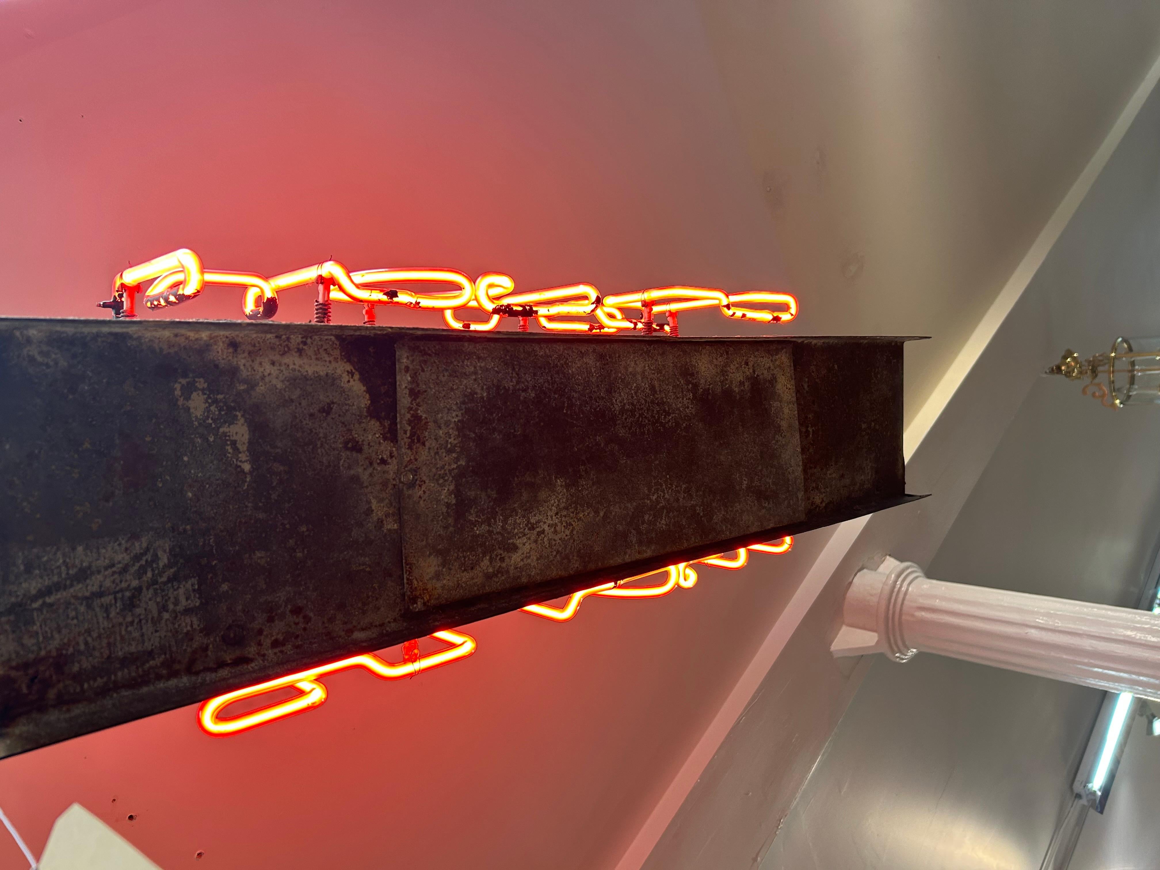 Incredibile e rara insegna al neon di un hotel d'epoca in vendita 4
