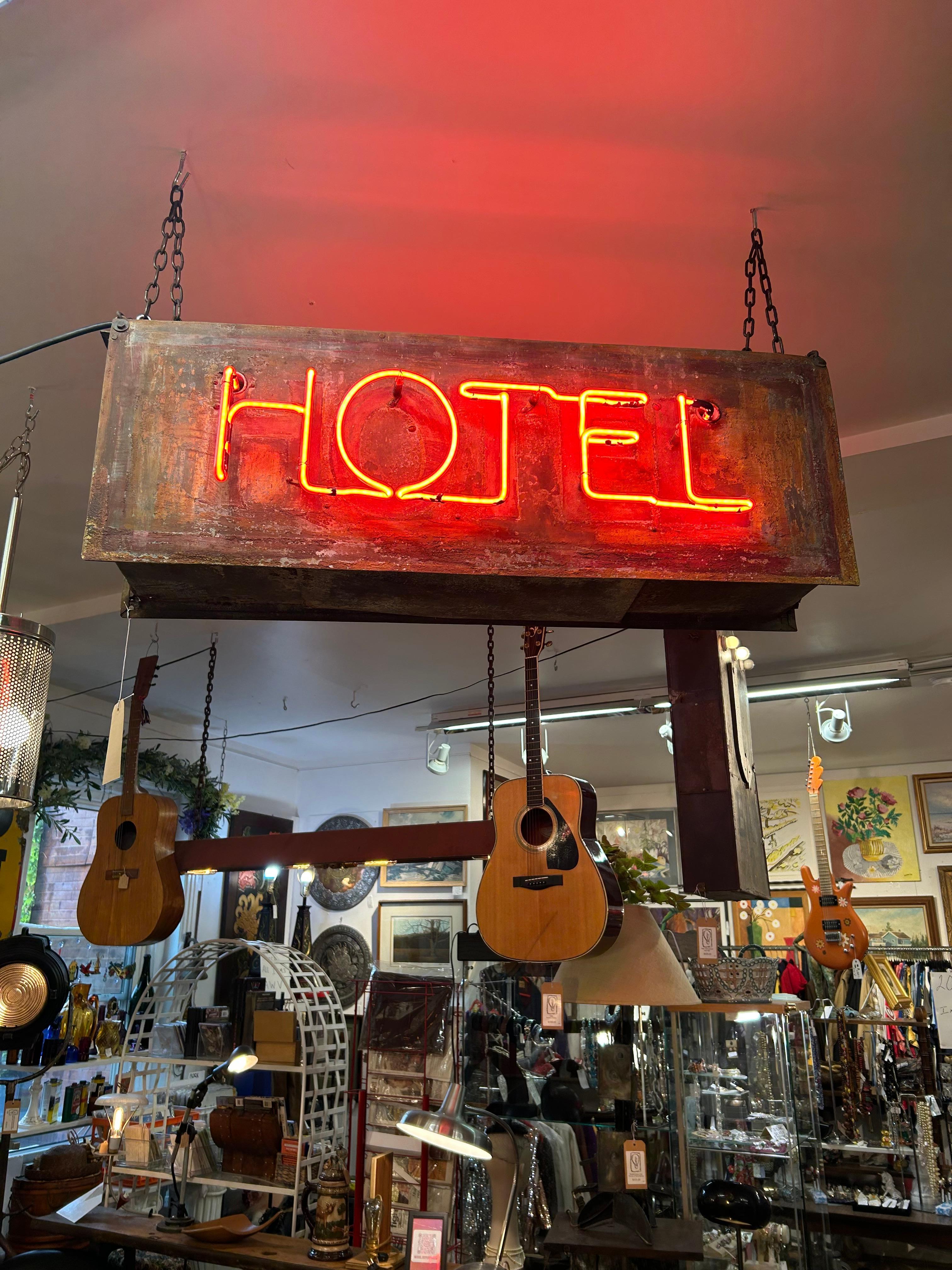 Incredibile e rara insegna al neon di un hotel d'epoca in vendita 6