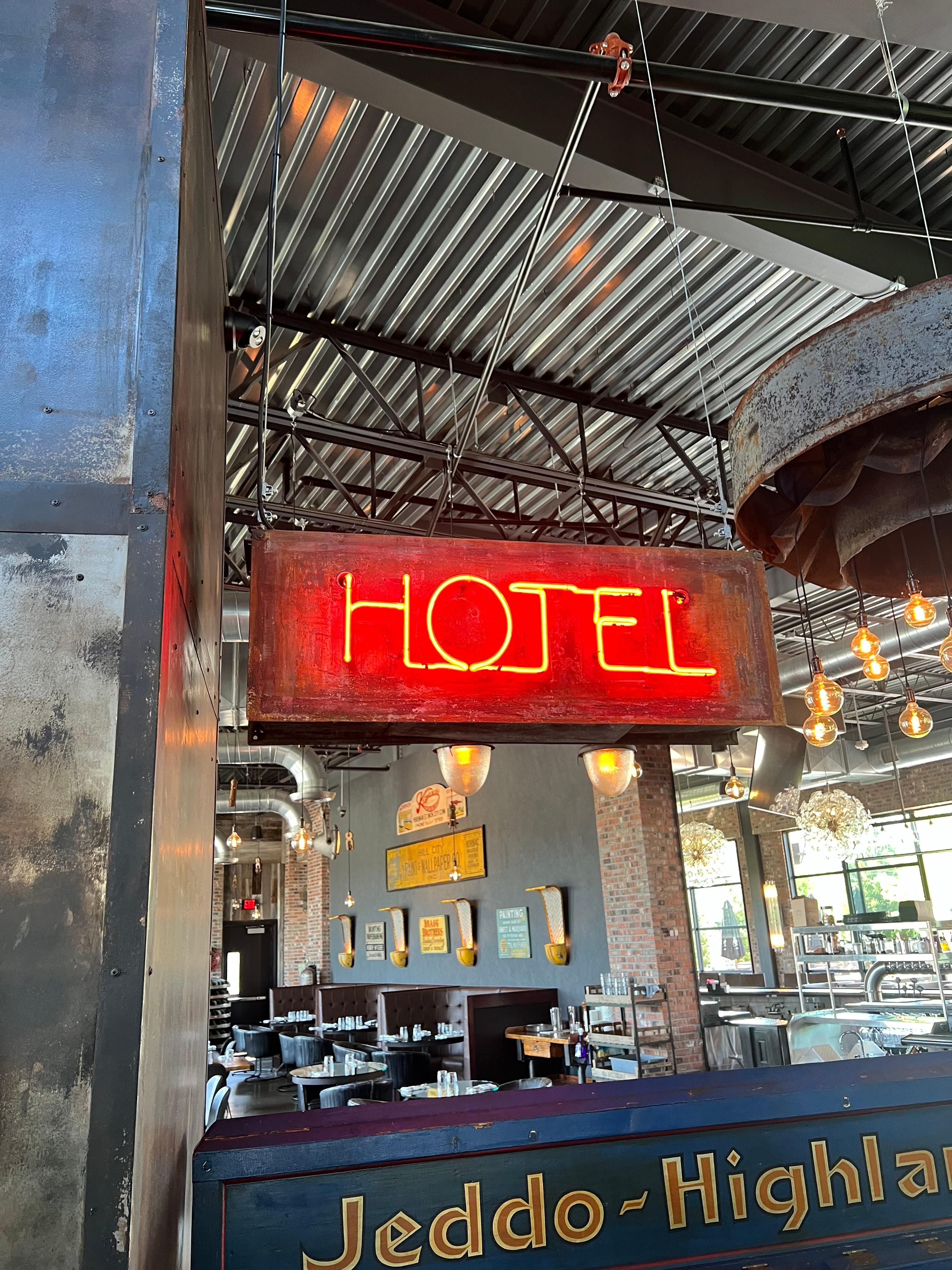 Americano Incredibile e rara insegna al neon di un hotel d'epoca in vendita