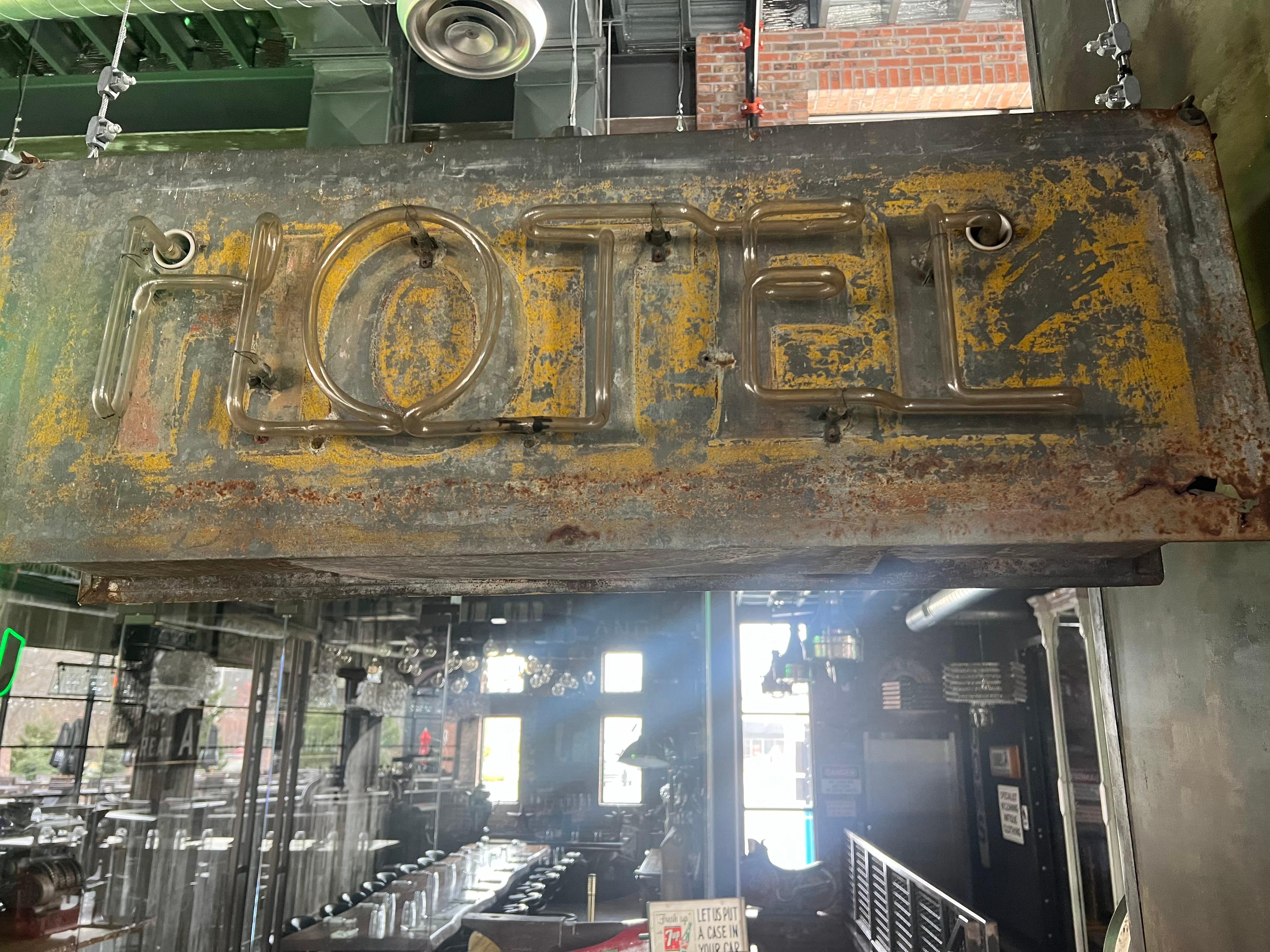 Incredibile e rara insegna al neon di un hotel d'epoca In condizioni buone in vendita a Hopewell, NJ