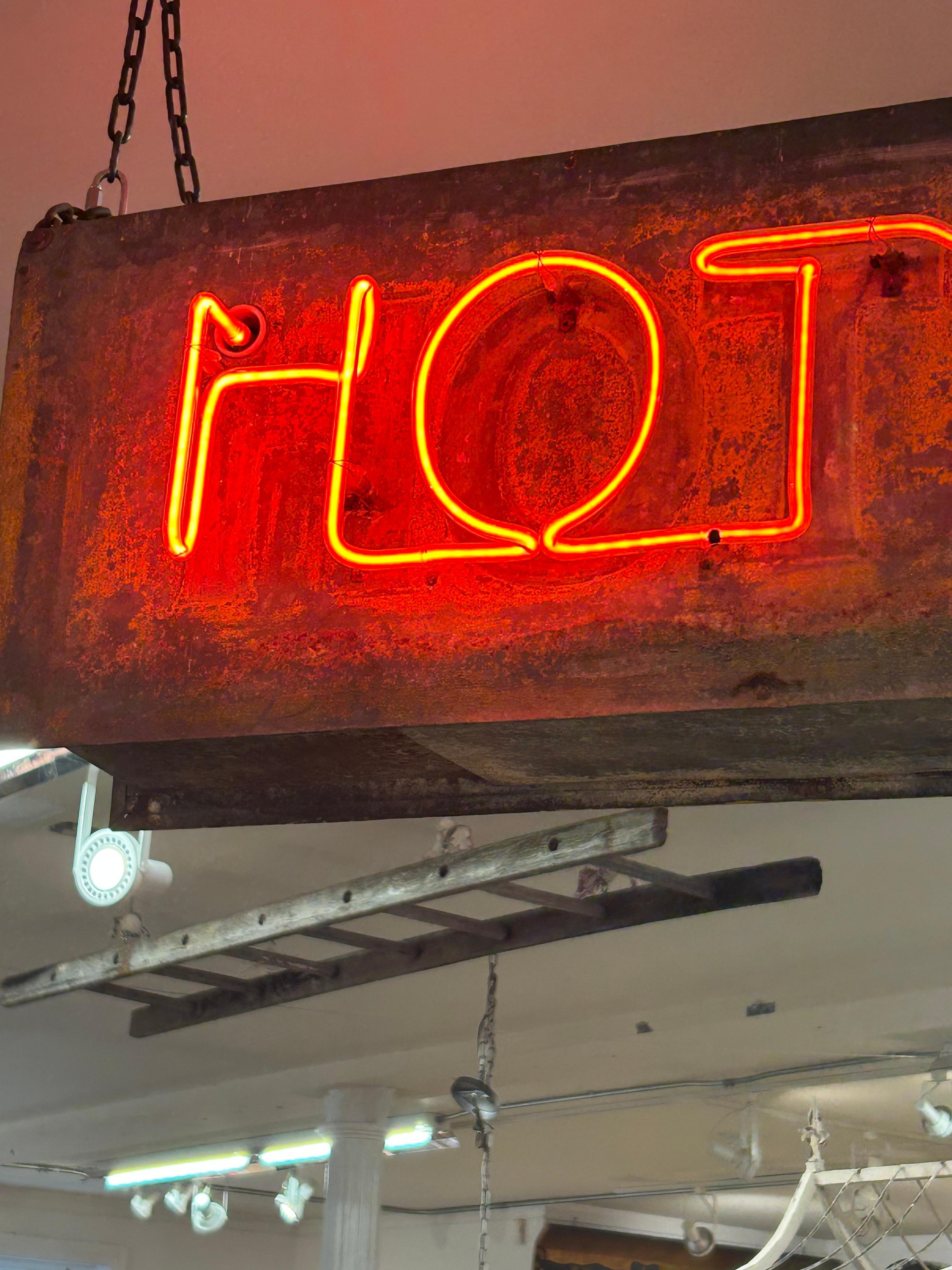 Incredibile e rara insegna al neon di un hotel d'epoca in vendita 2