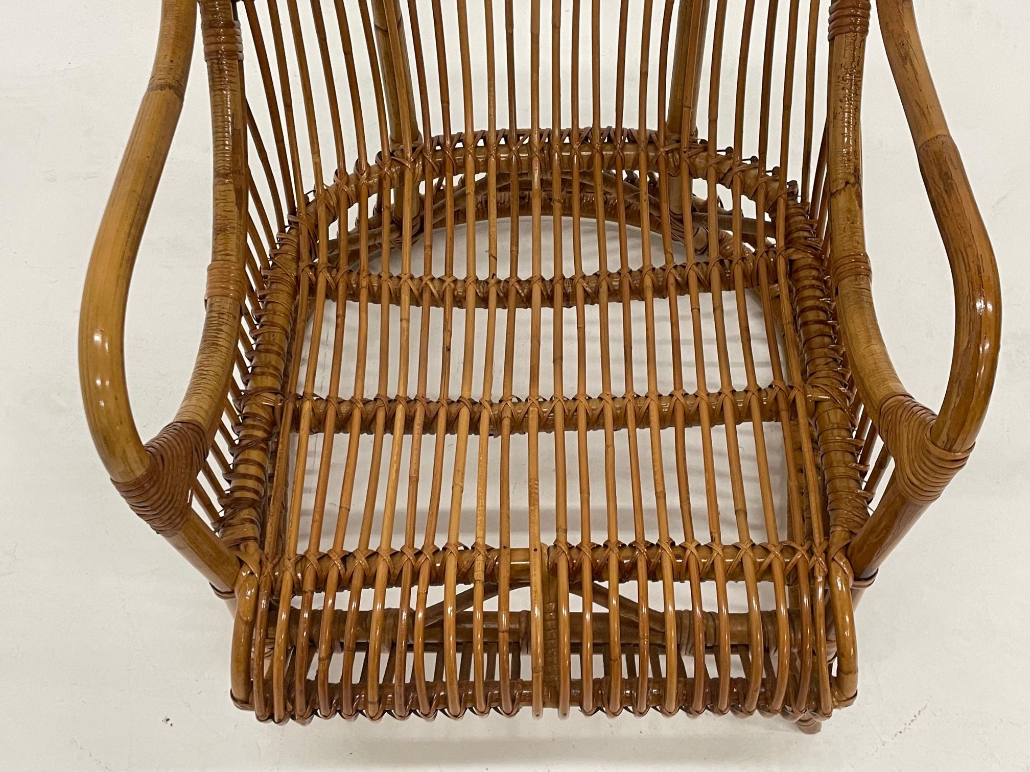 Mid-20th Century Incredible Rare Vintage Rattan Porters Chair with Sculptural Silhouette For Sale