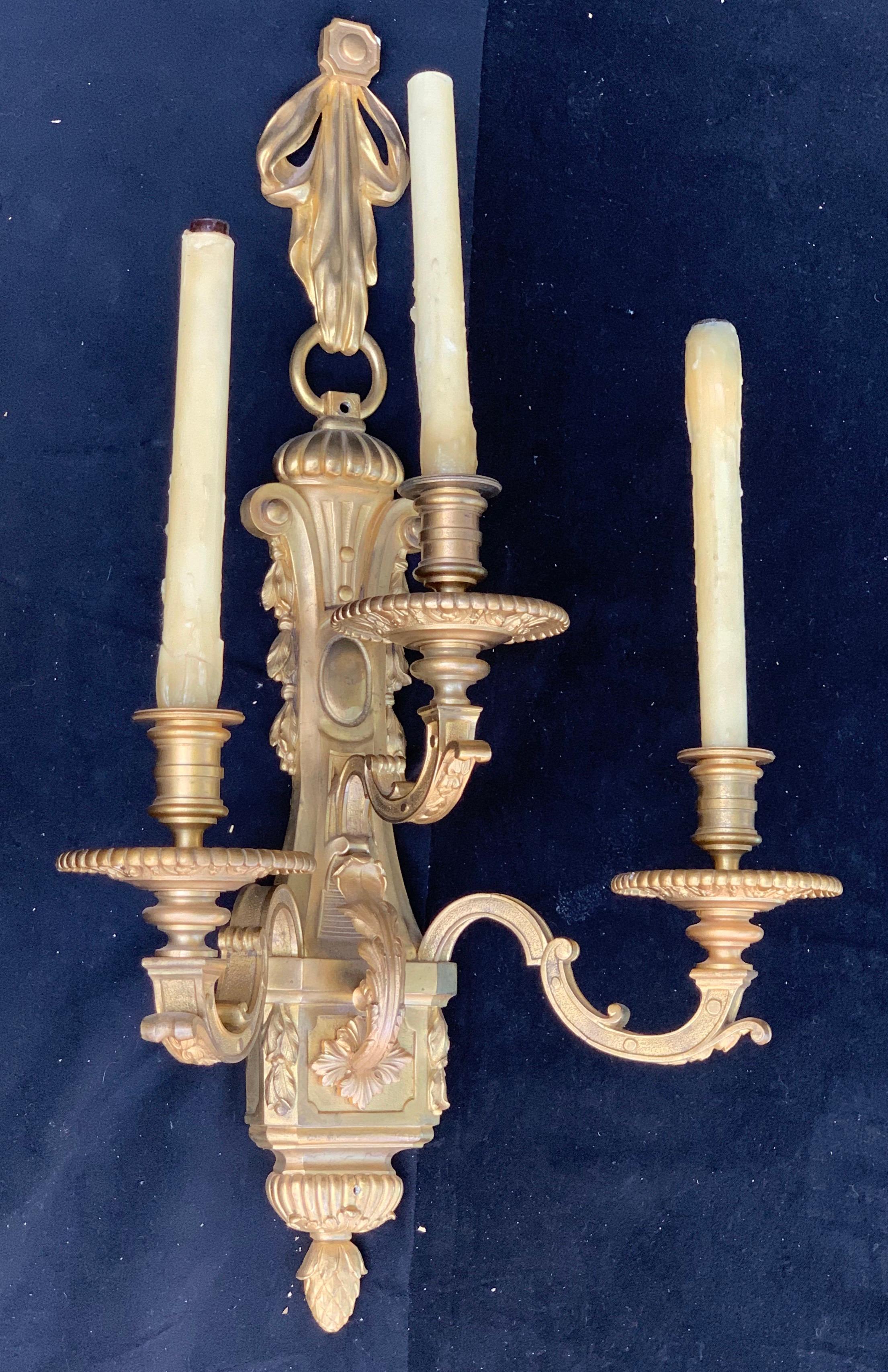 Wonderful Set 4 Henri Vian French Doré Bronze Neoclassical Bow Tassel Sconces In Good Condition In Roslyn, NY