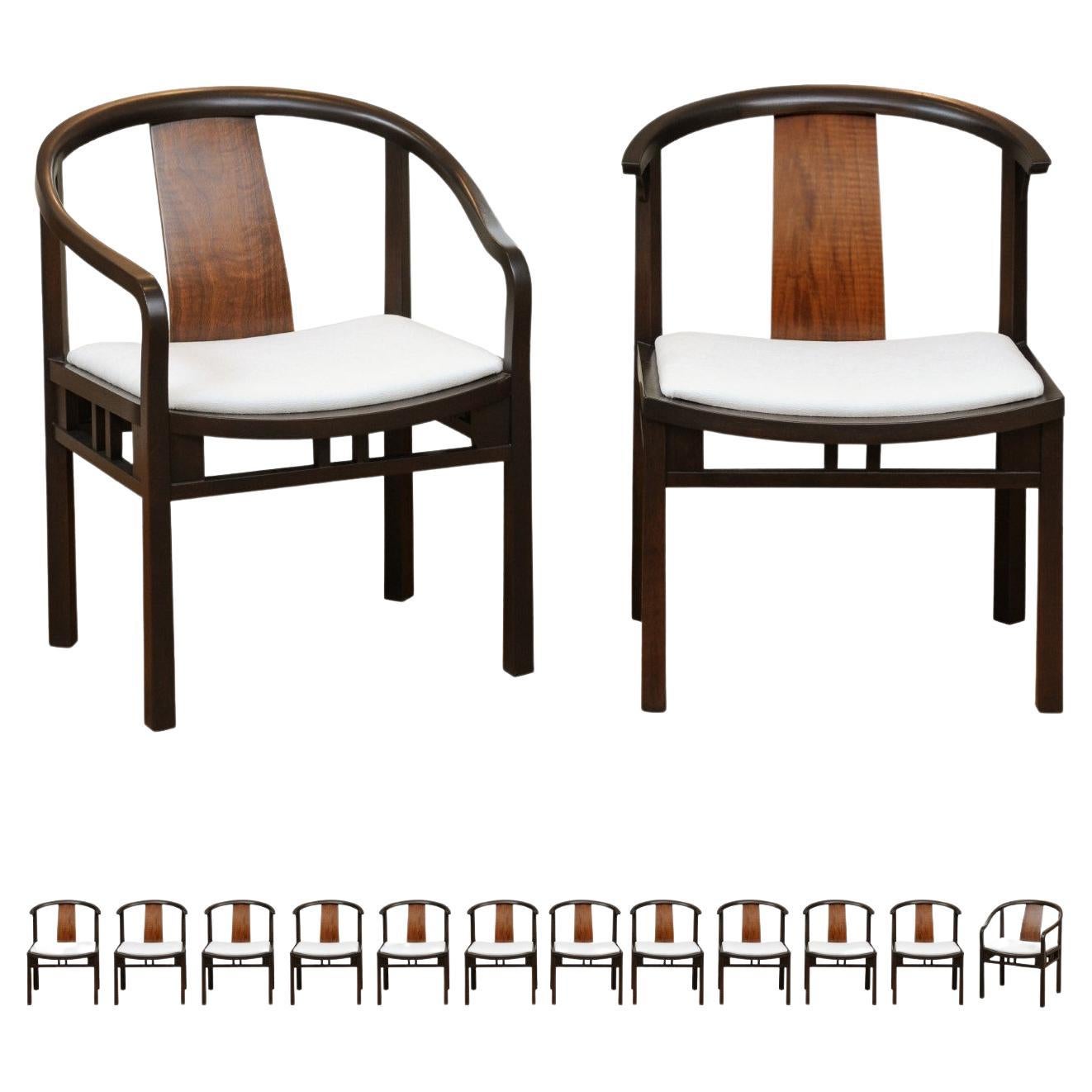 Incroyable ensemble de 14 chaises de salle à manger en noyer par Michael Taylor, vers 1955