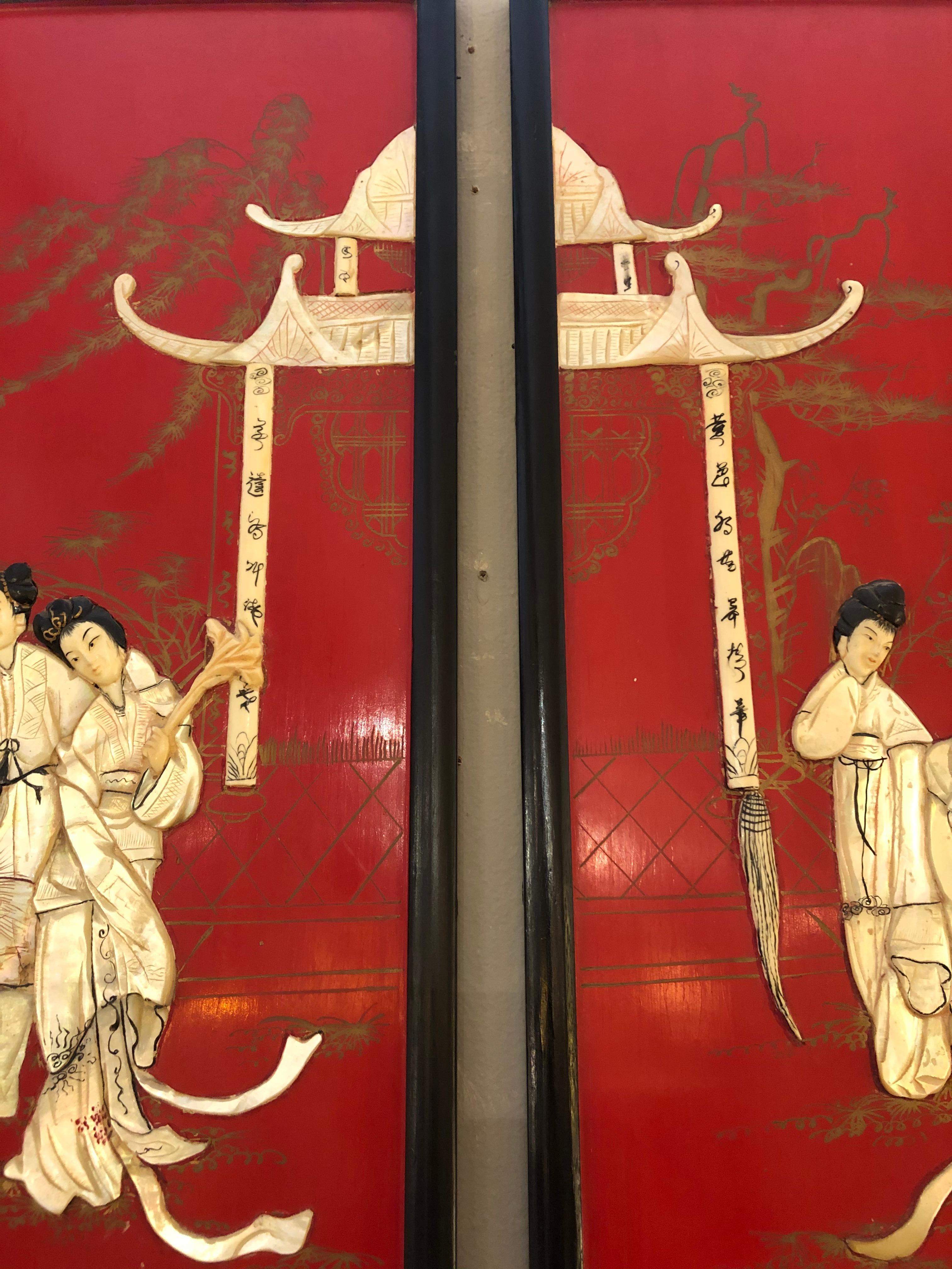 Unglaublicher Satz von 4 roten Chinoiserie-Paneelen mit Perlmutt-Relief im Angebot 1